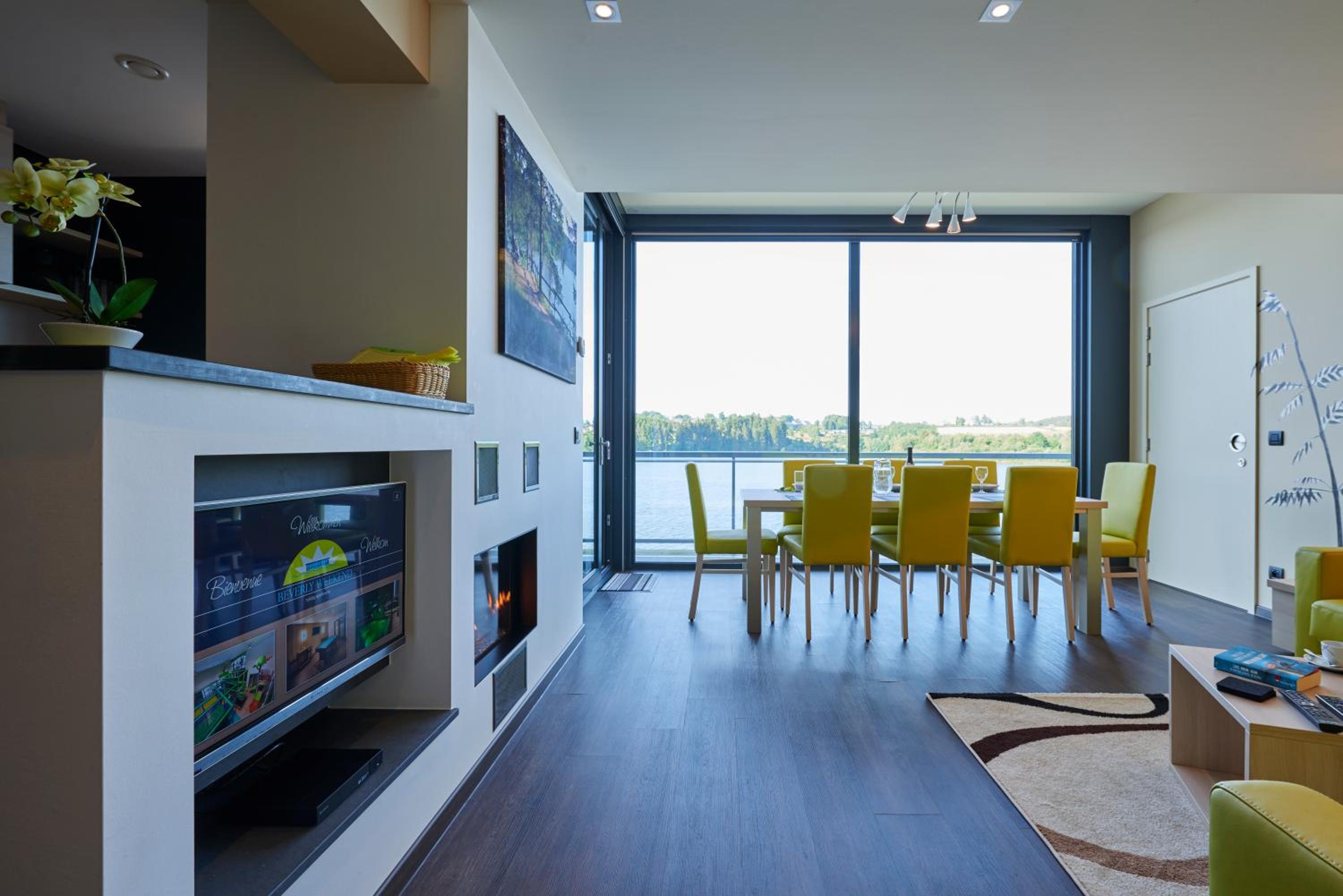 Apartment with Lake View photo 3