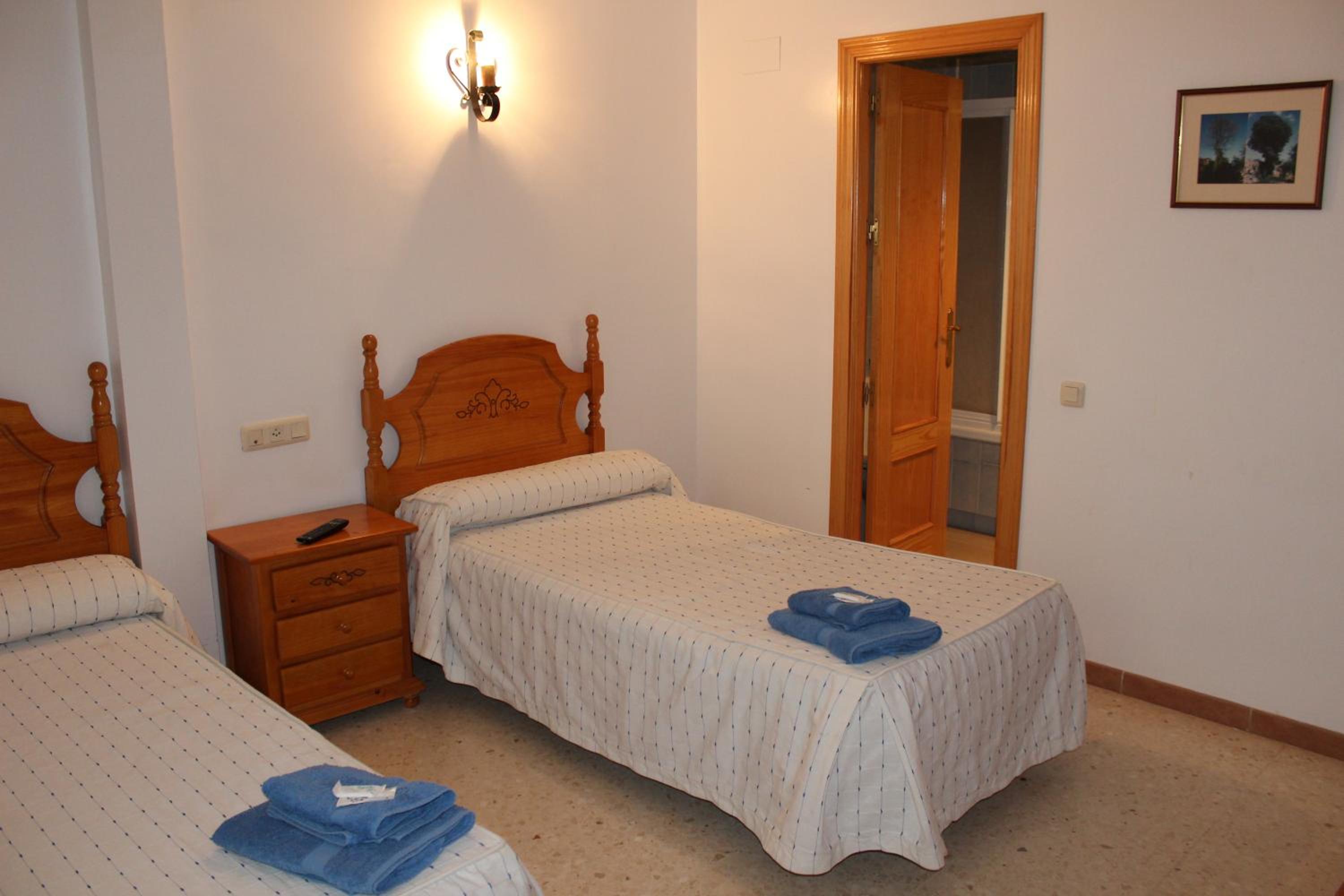 Twin Room - Photo 9