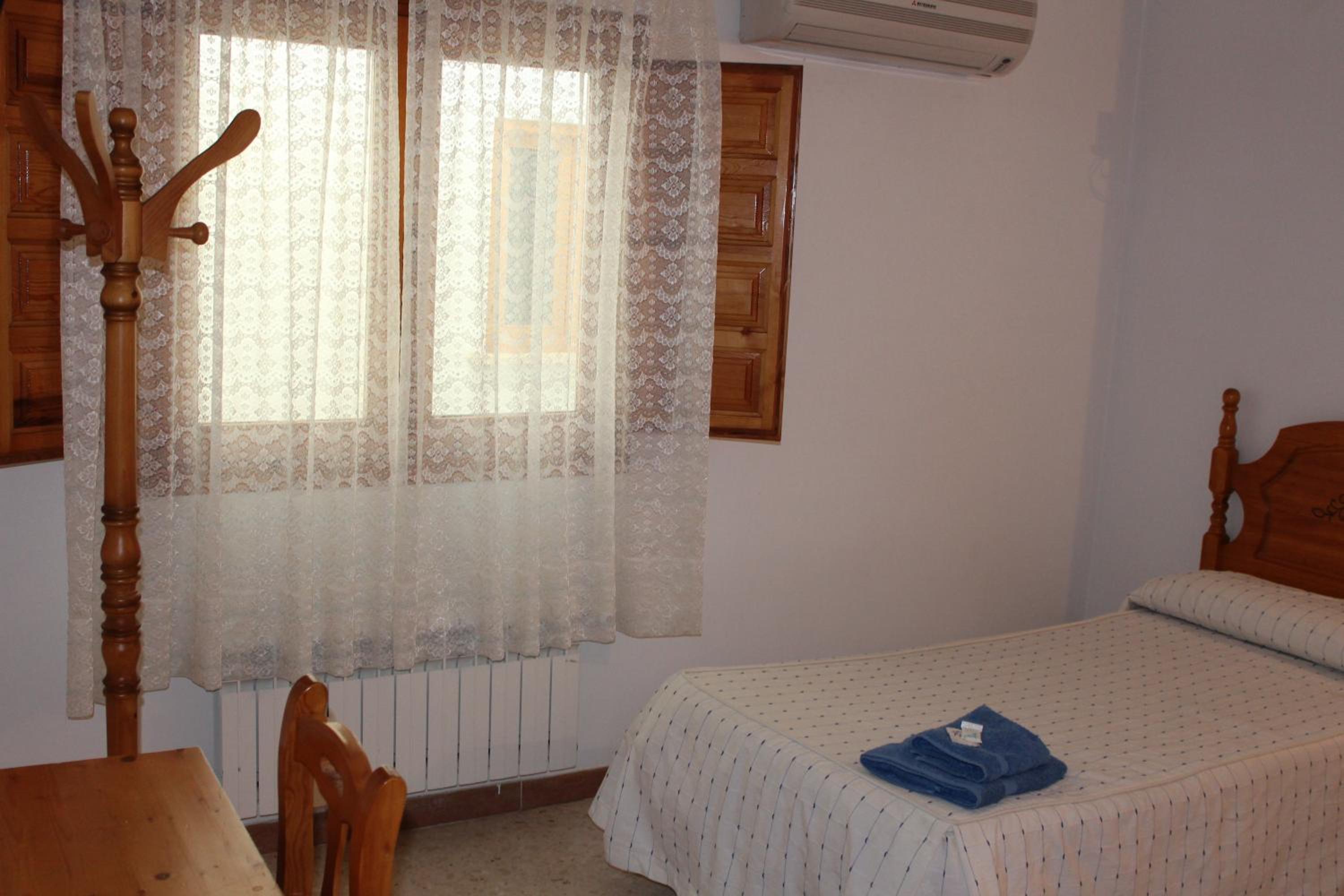 Twin Room - Photo 4