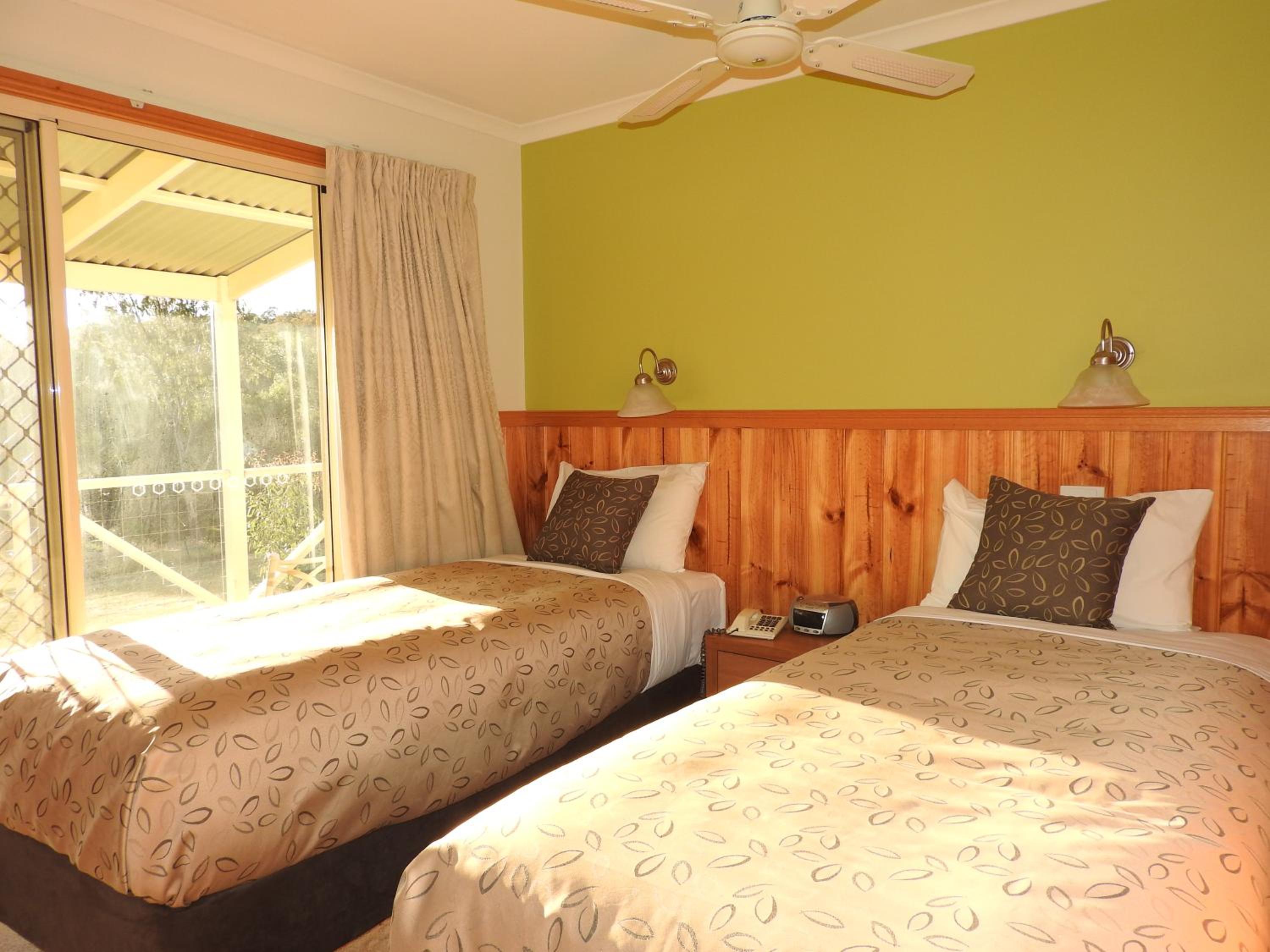 Two-Bedroom One-Bathroom Self-Contained Spa Cottage photo 3