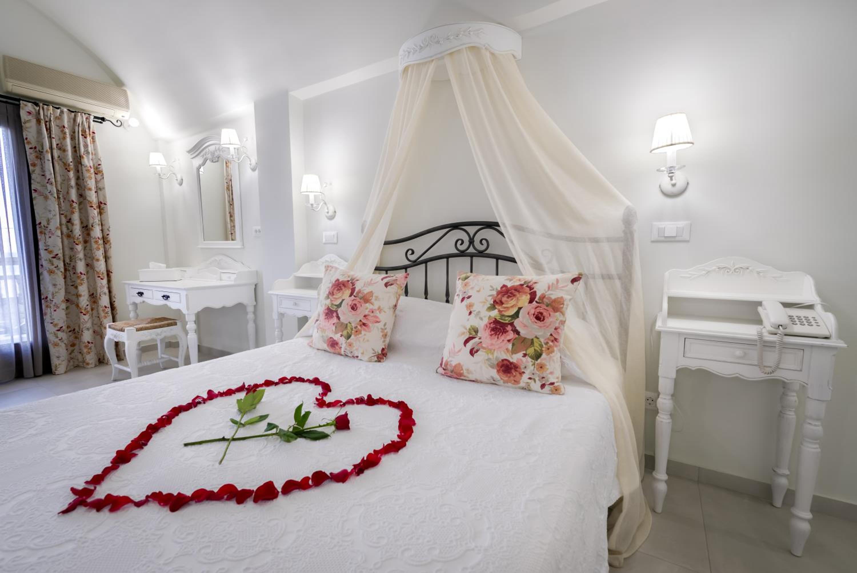 Deluxe Suite with Sea View photo 1