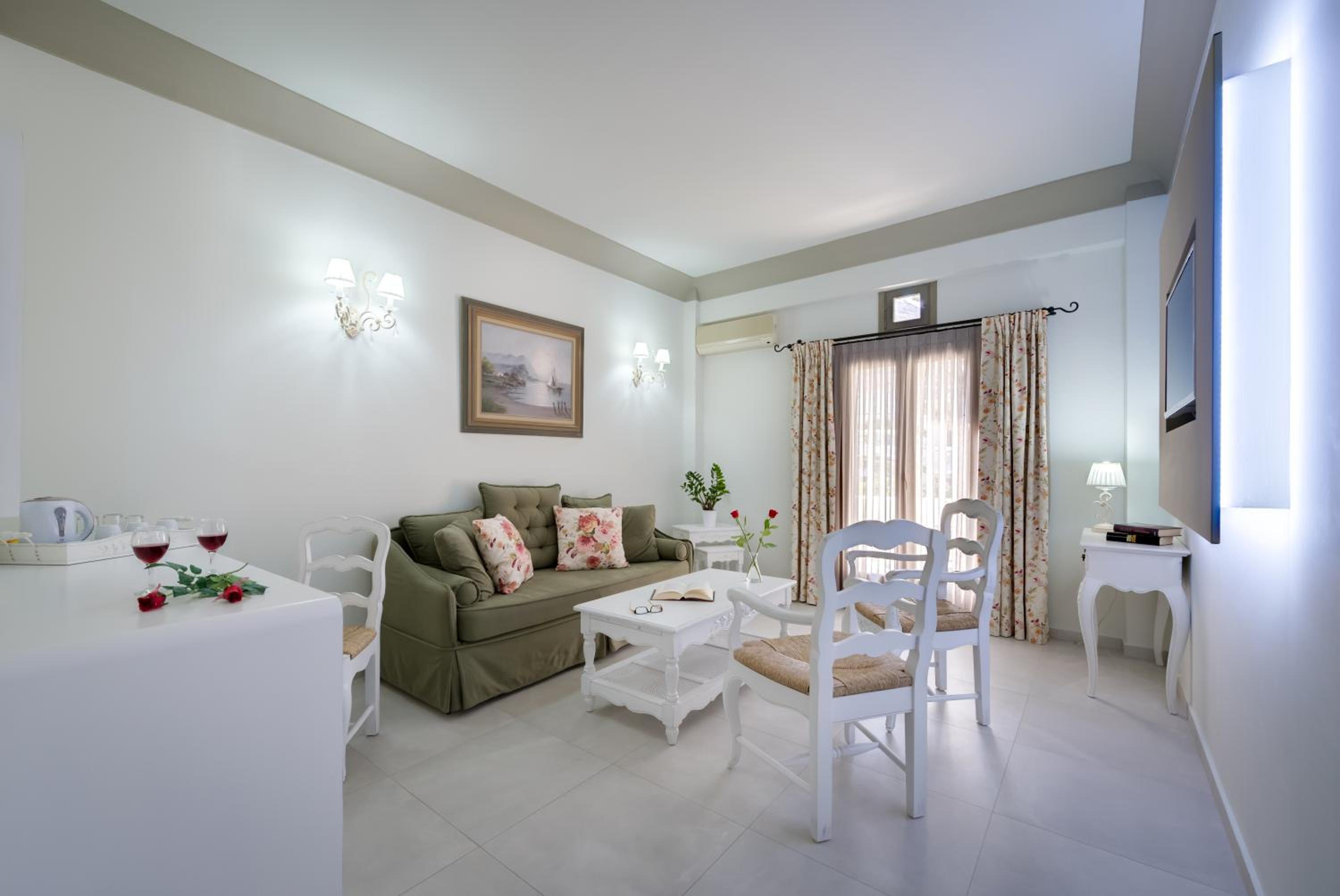 Deluxe Suite photo 2