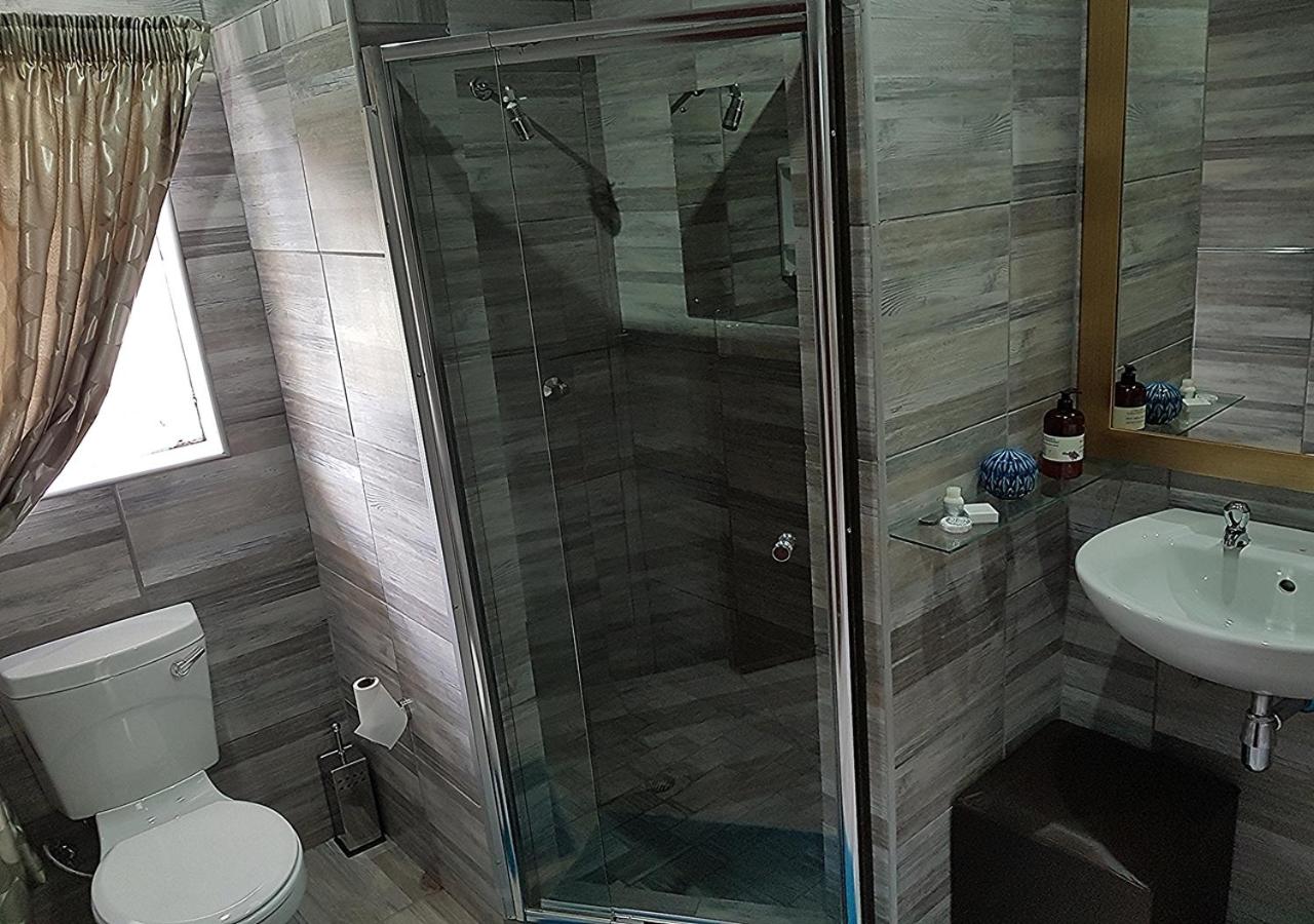 Deluxe Double or Twin Room - Photo 8
