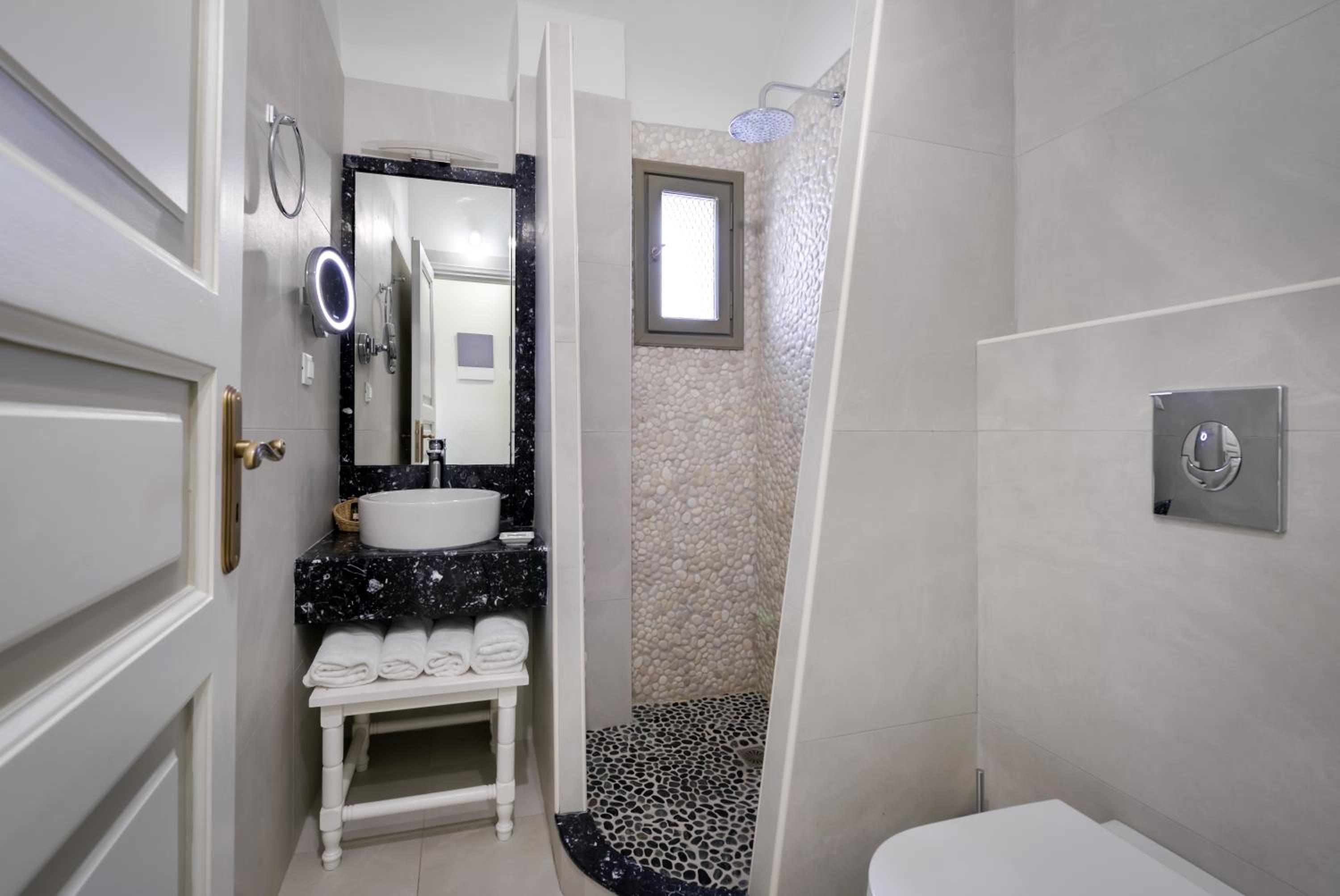 Superior Double or Twin Room - Photo 9