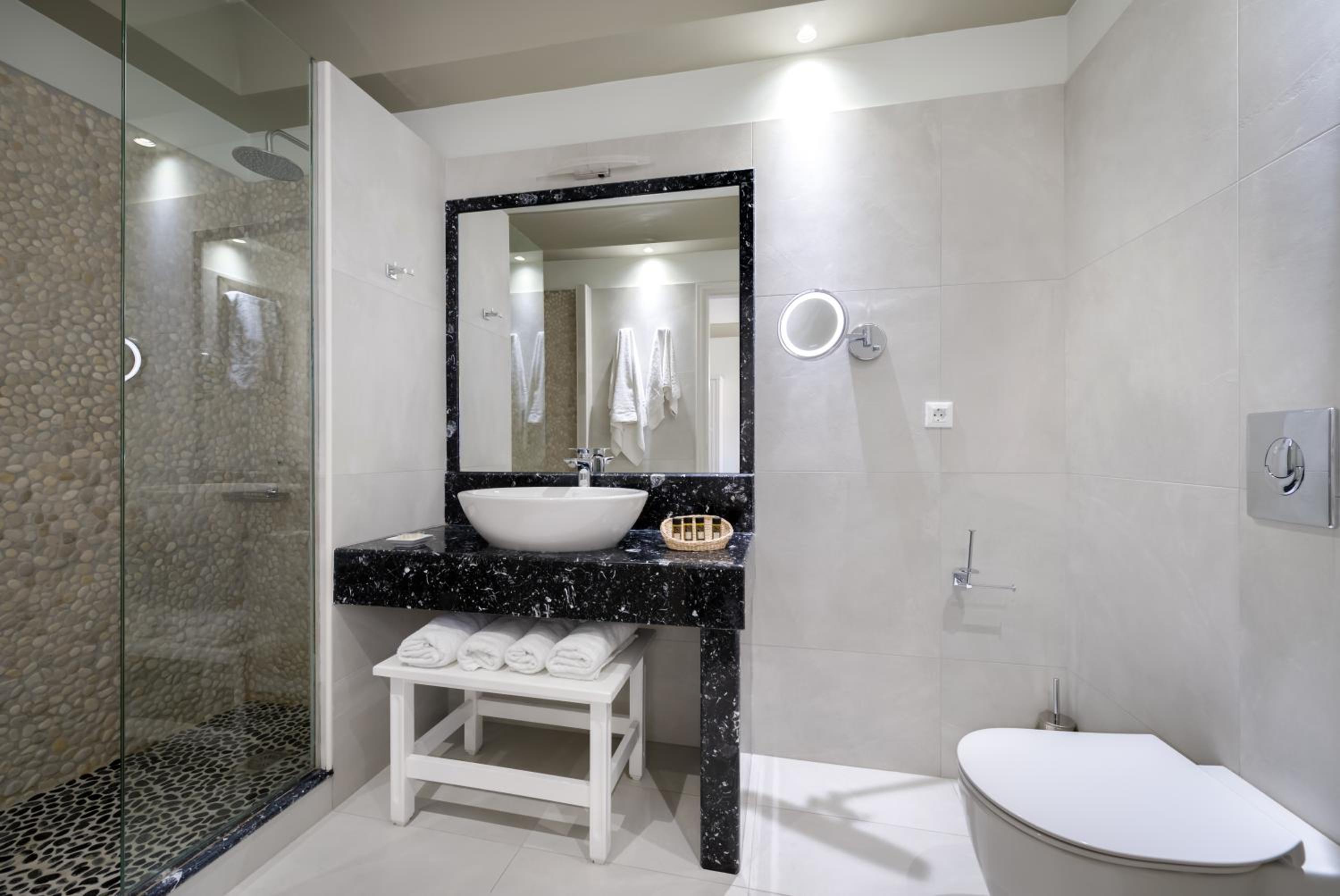 Superior Double or Twin Room - Photo 13