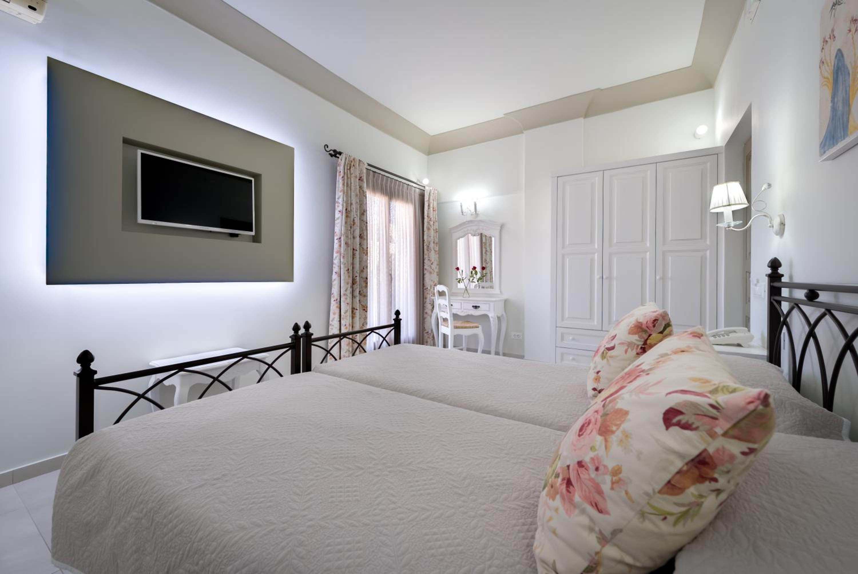 Superior Double or Twin Room - Photo 14