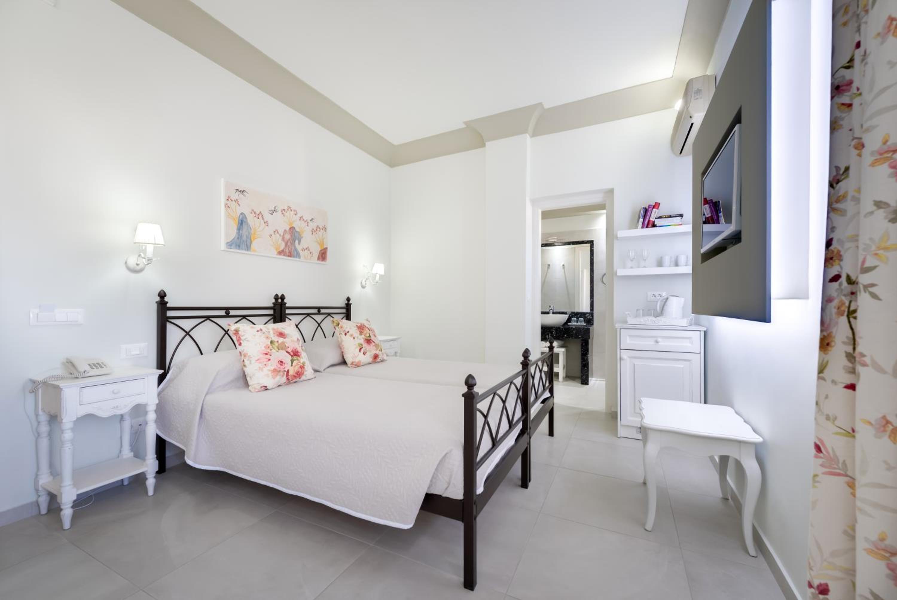 Superior Double or Twin Room - Photo 18