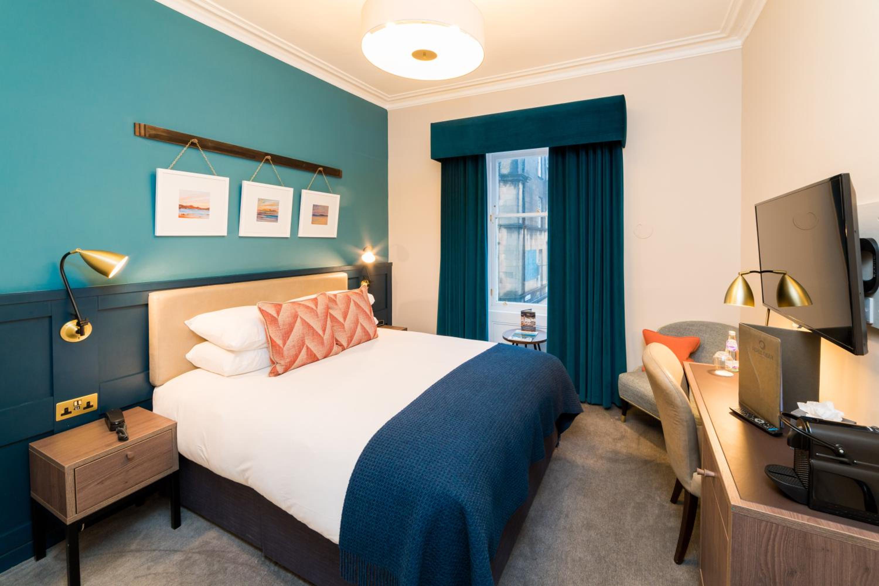 Standard Double Room - Photo 9