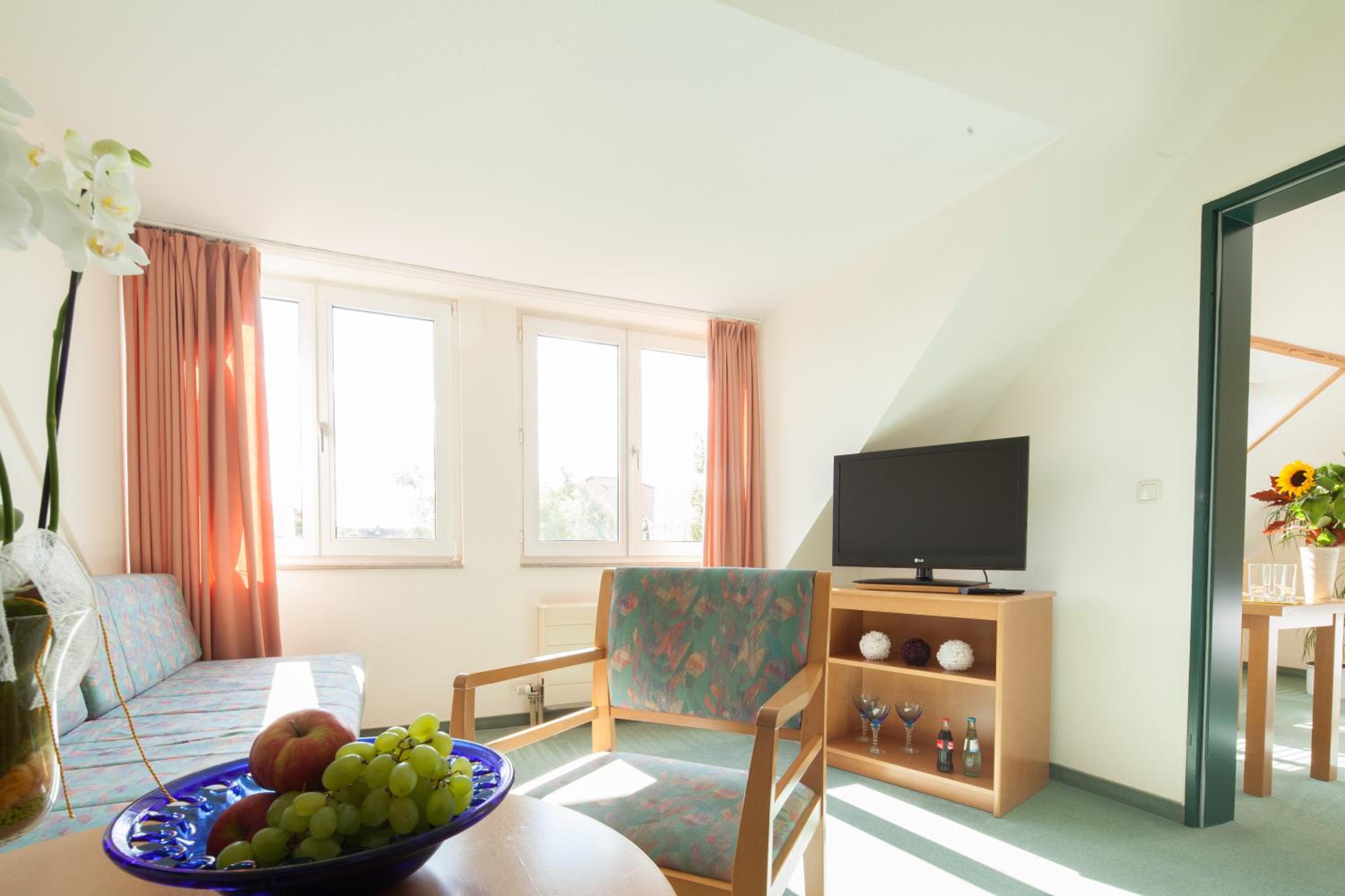 Family Room - Photo 4