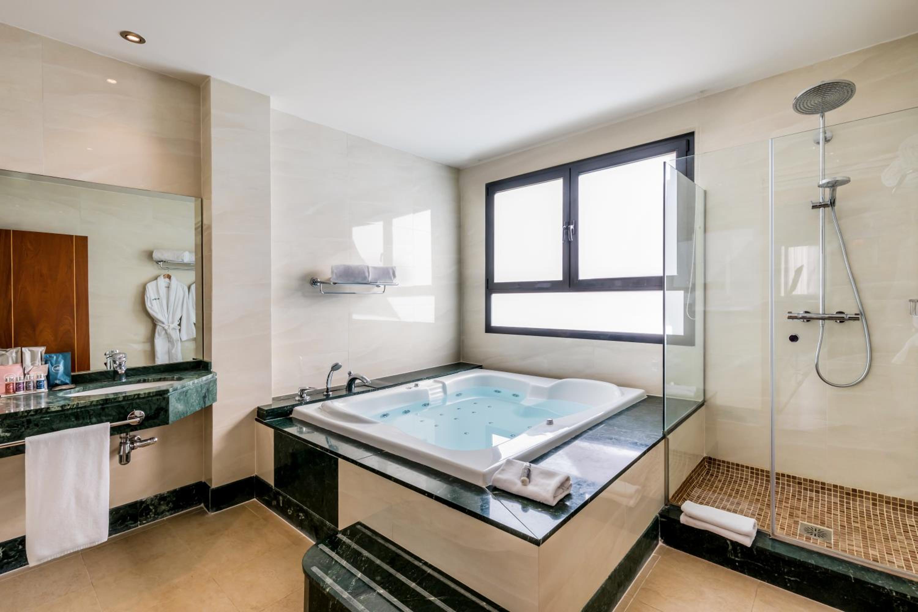 Suite Junior with Hot Tub photo 2