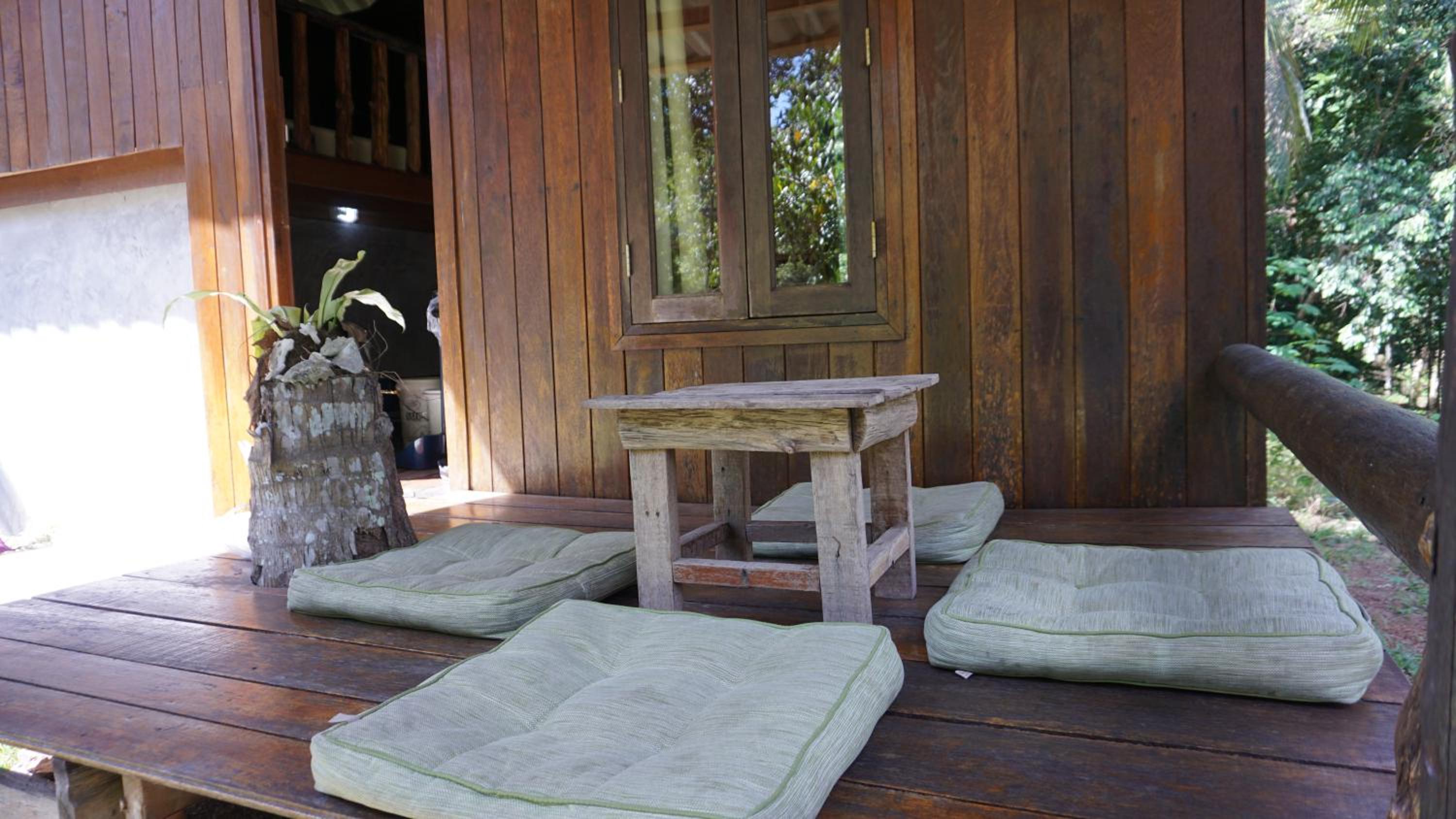 Family Room with Private Bathroom - Photo 4