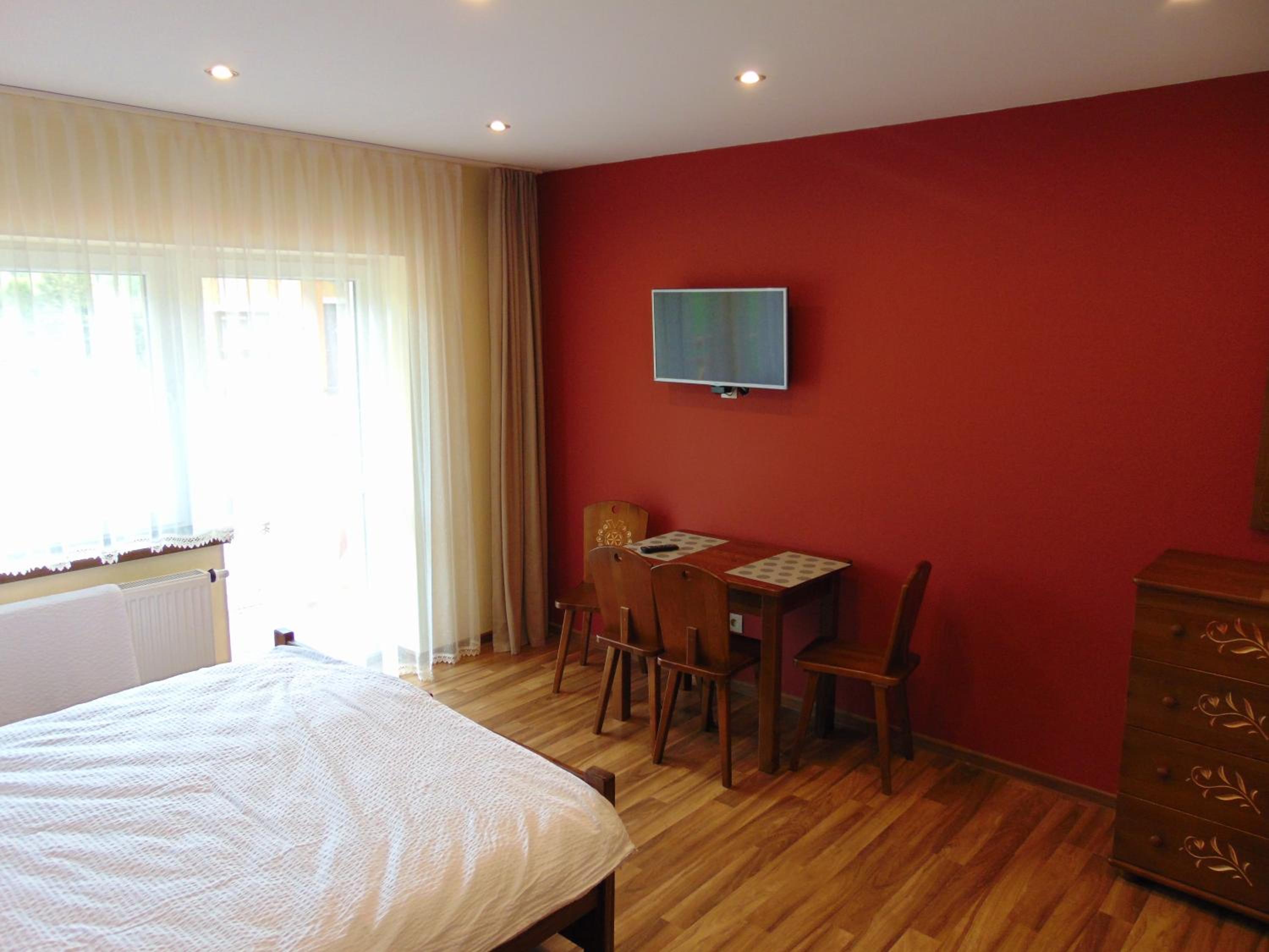 Studio with Balcony - Photo 3