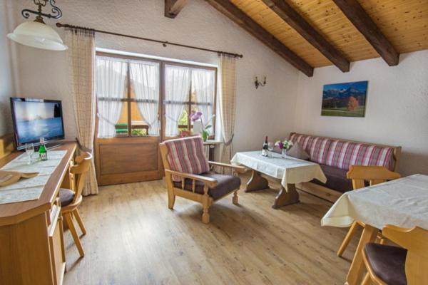 One-Bedroom Apartment with Balcony photo 3