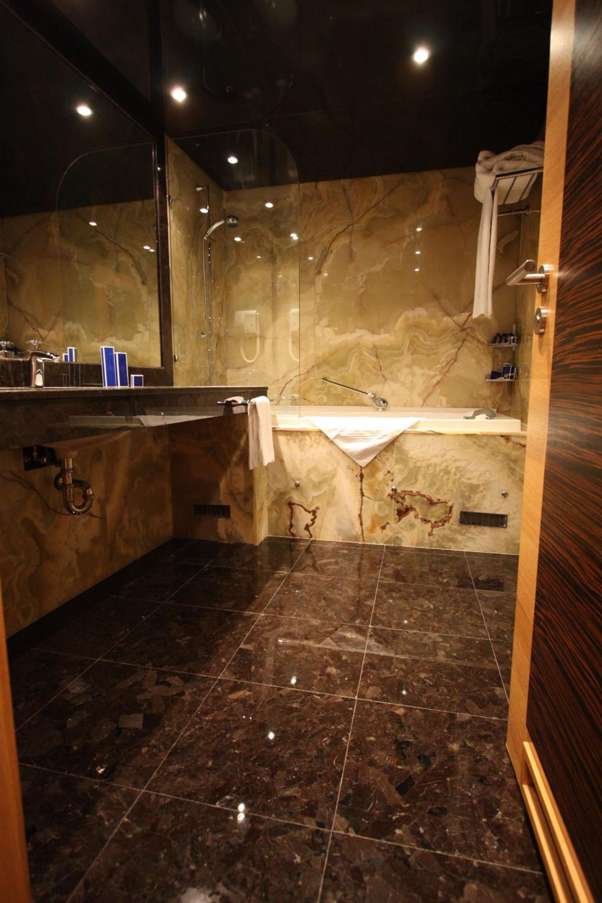 One-Bedroom Apartment - Photo 5