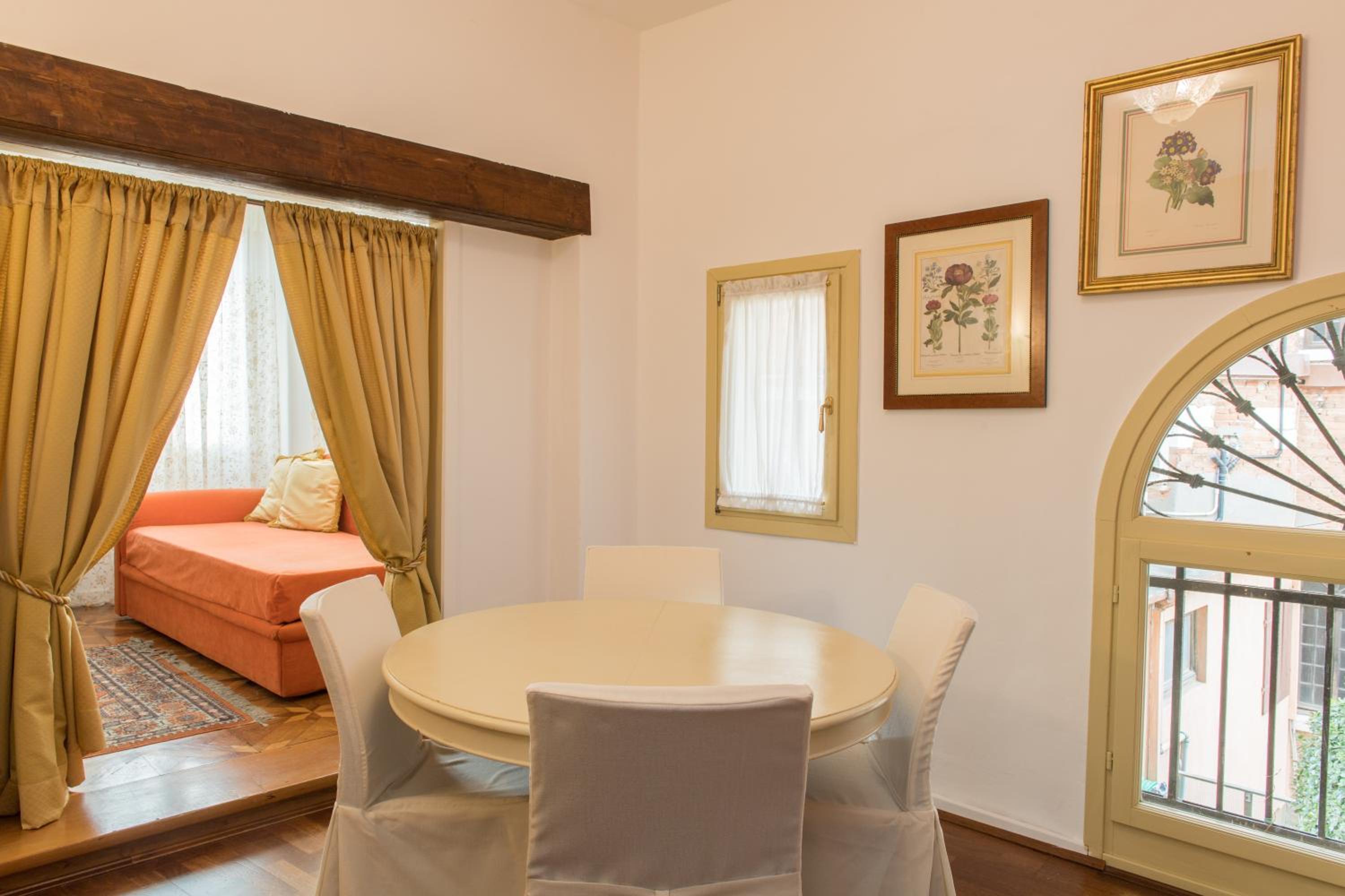 One-Bedroom Apartment photo 3