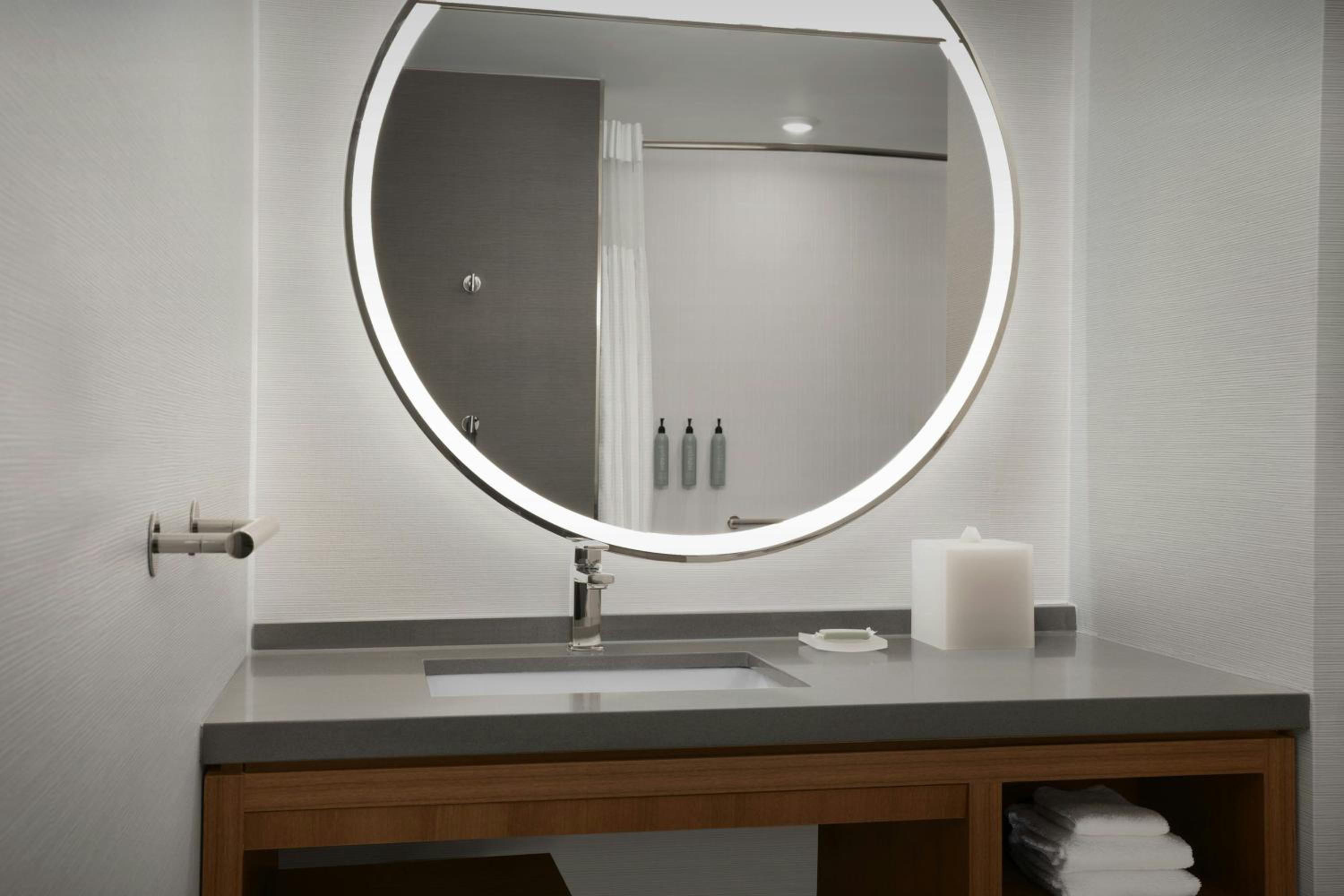 Queen Room with Two Queen Beds and Roll-In Shower - Mobility Access, photo 6