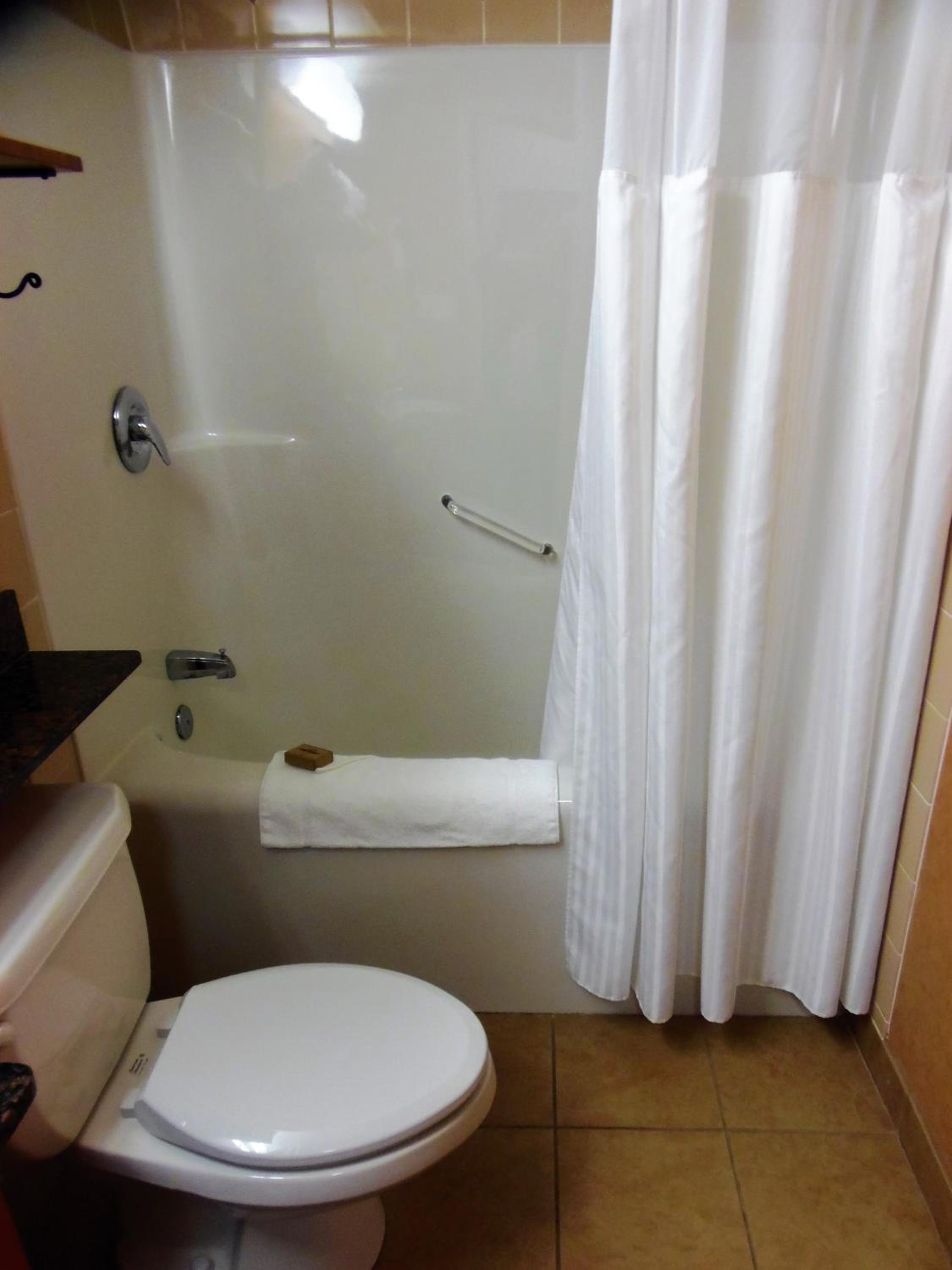 Standard Queen Room with Two QUeen Beds - New Building - Photo 16