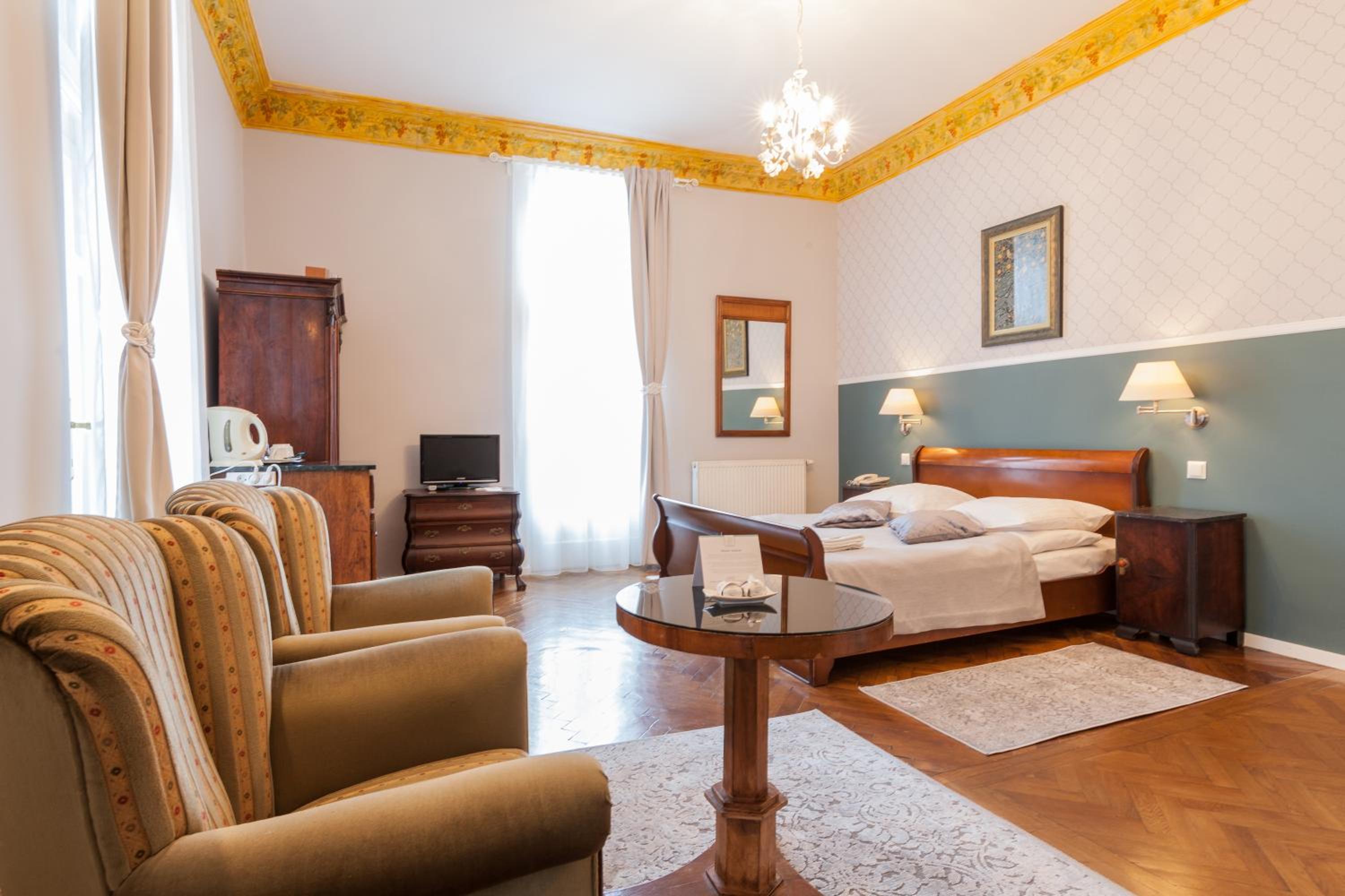 Deluxe Double or Twin Room photo 2