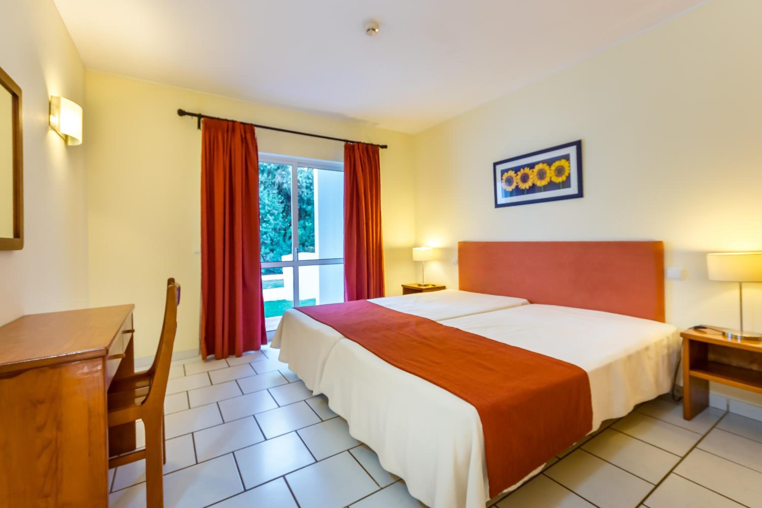 One-Bedroom Apartment (4 Adults) - Photo 4