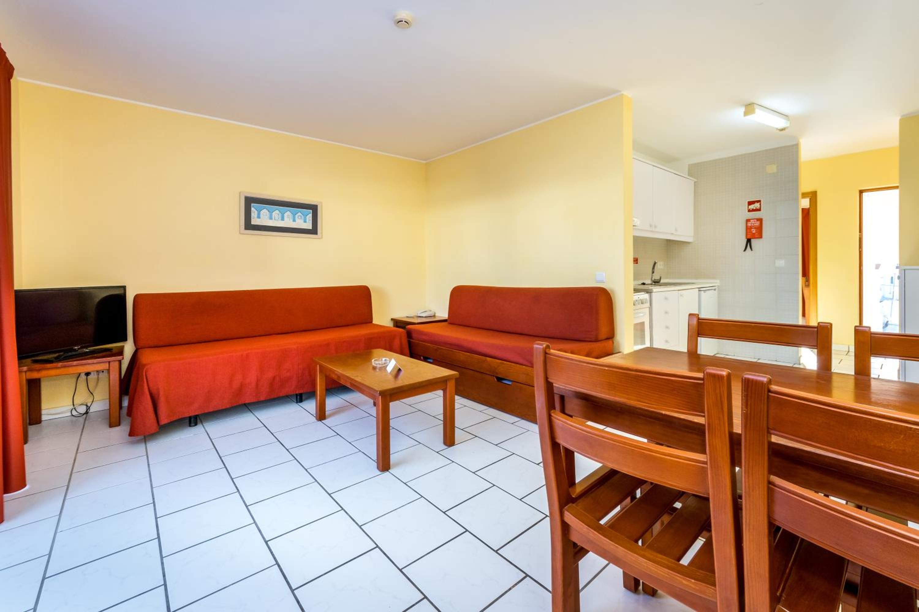 One-Bedroom Apartment (4 Adults) - Photo 2