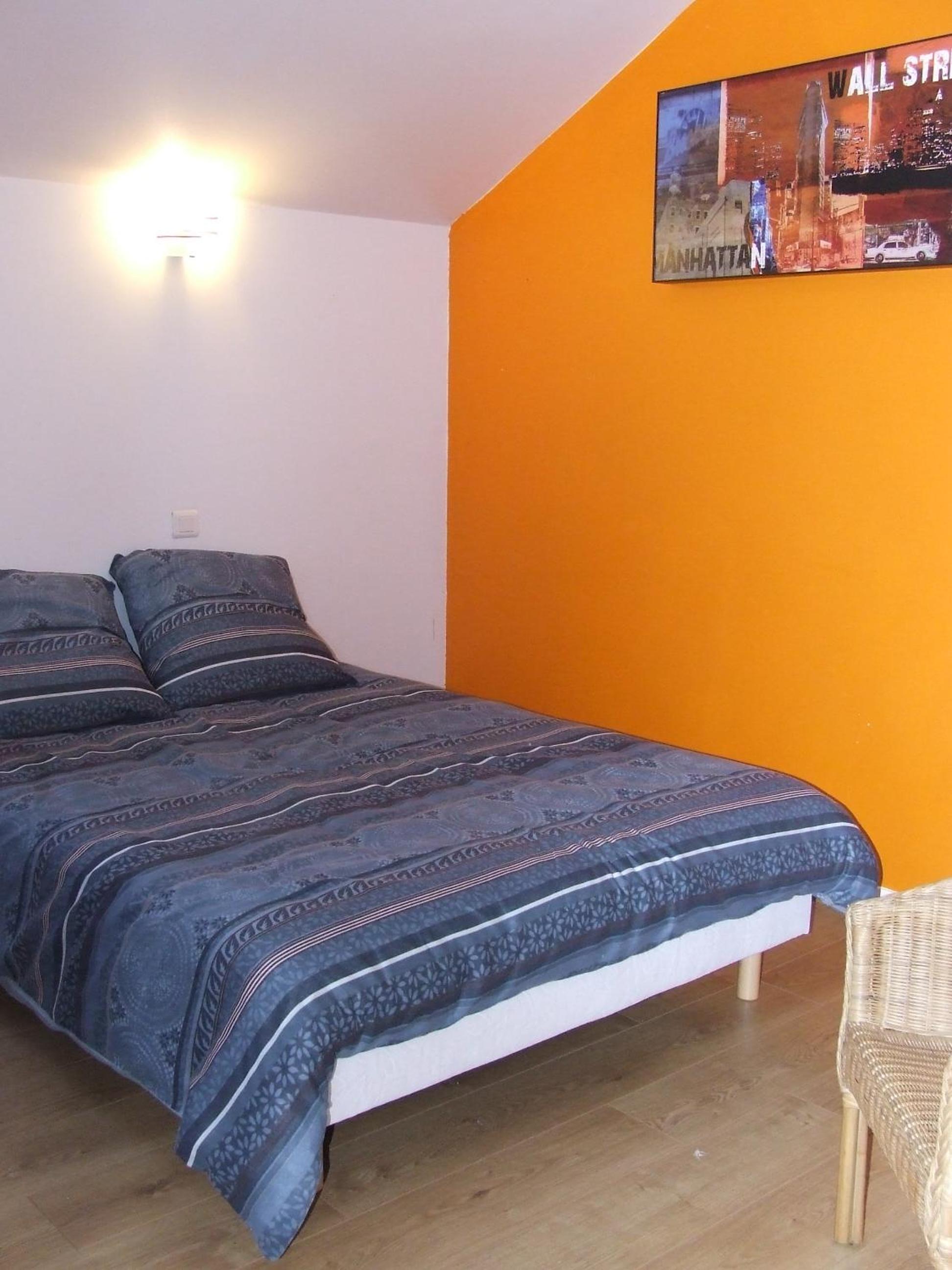 Six-Bedroom House photo 1