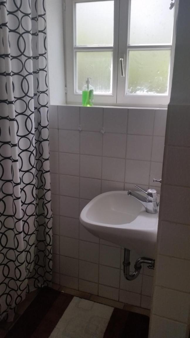 Twin Room with Private Bathroom - Photo 5