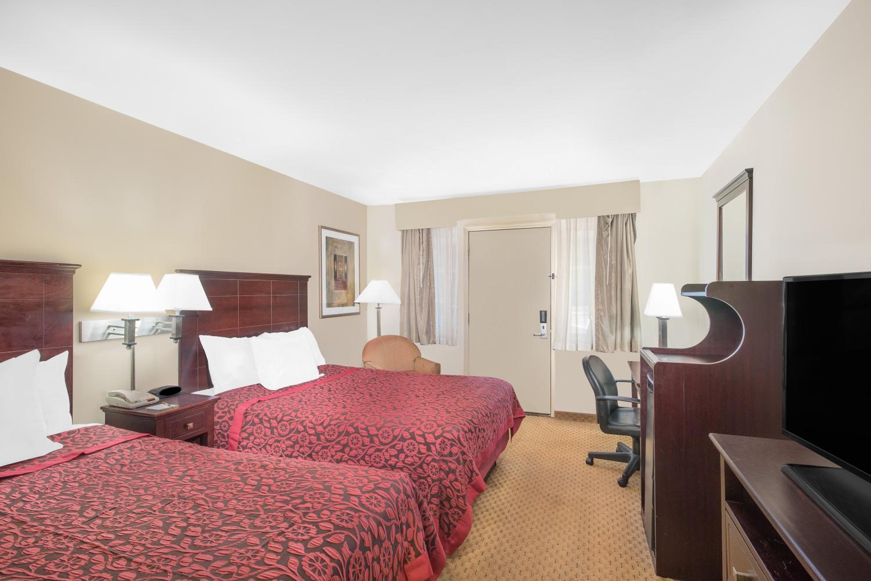 2 Double Beds, Accessible Room, Smoking - Photo 1