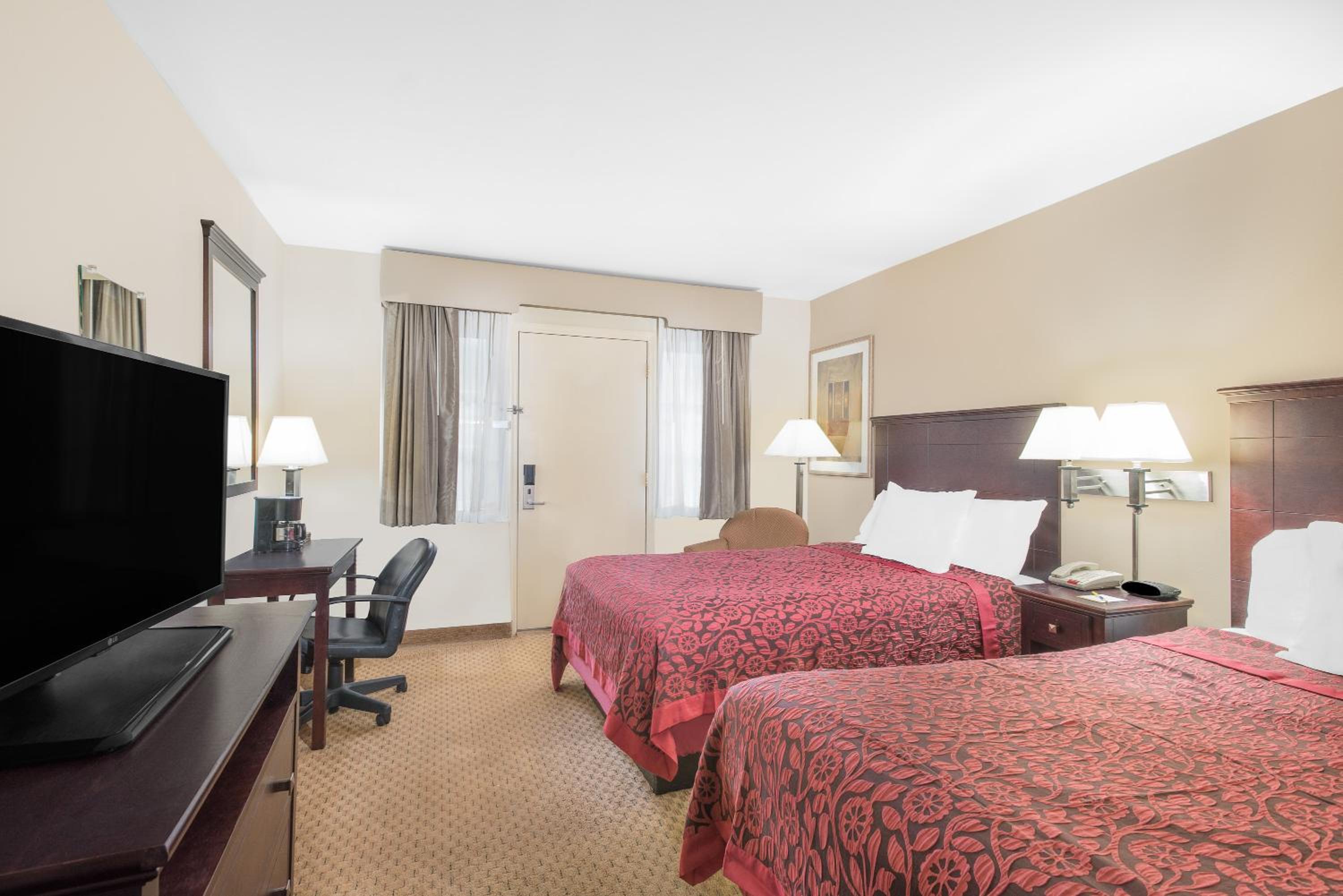 2 Double Beds, Accessible Room, Smoking - Photo 4