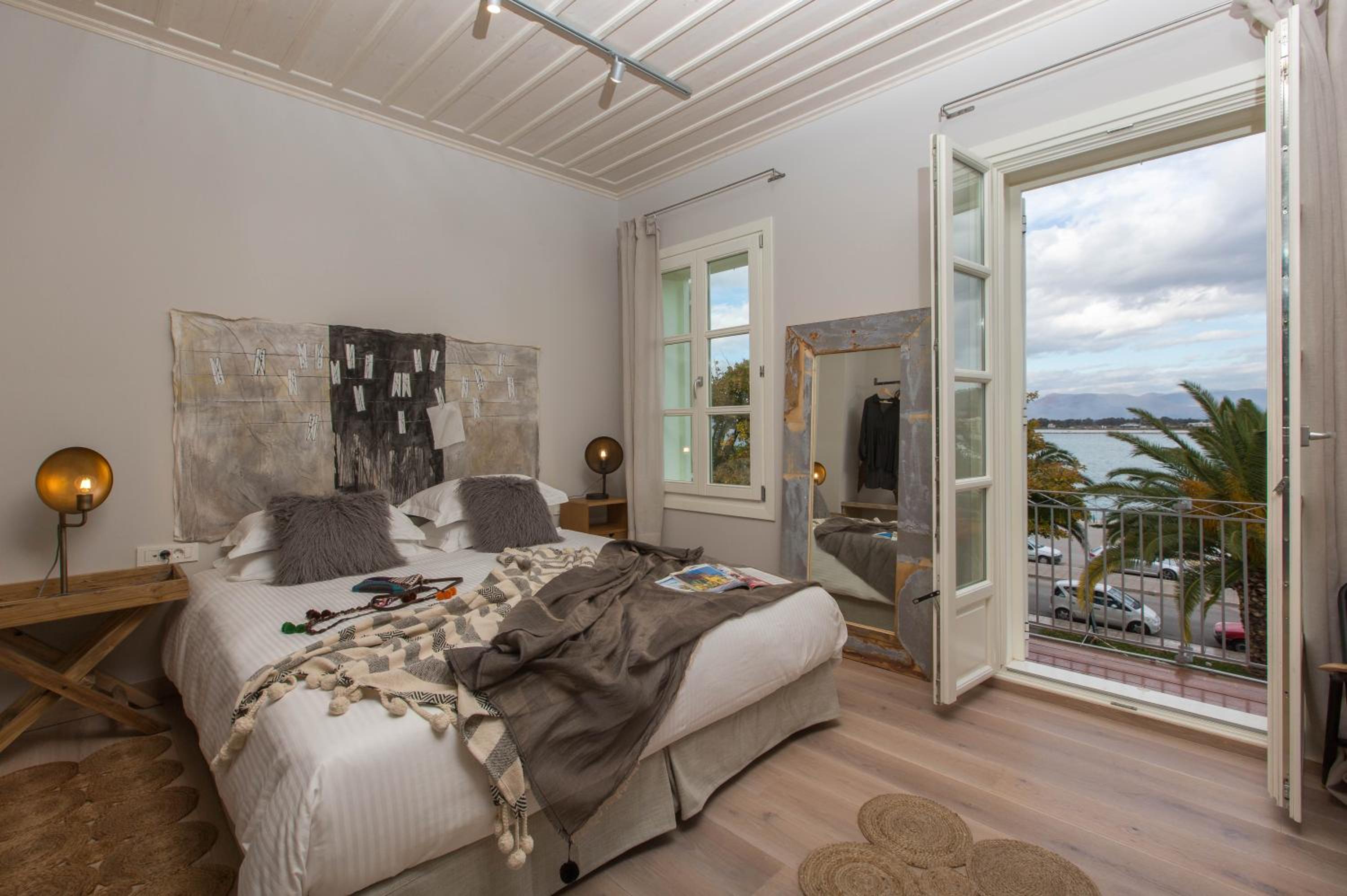 Queen Suite with Bourtzi & Sea View