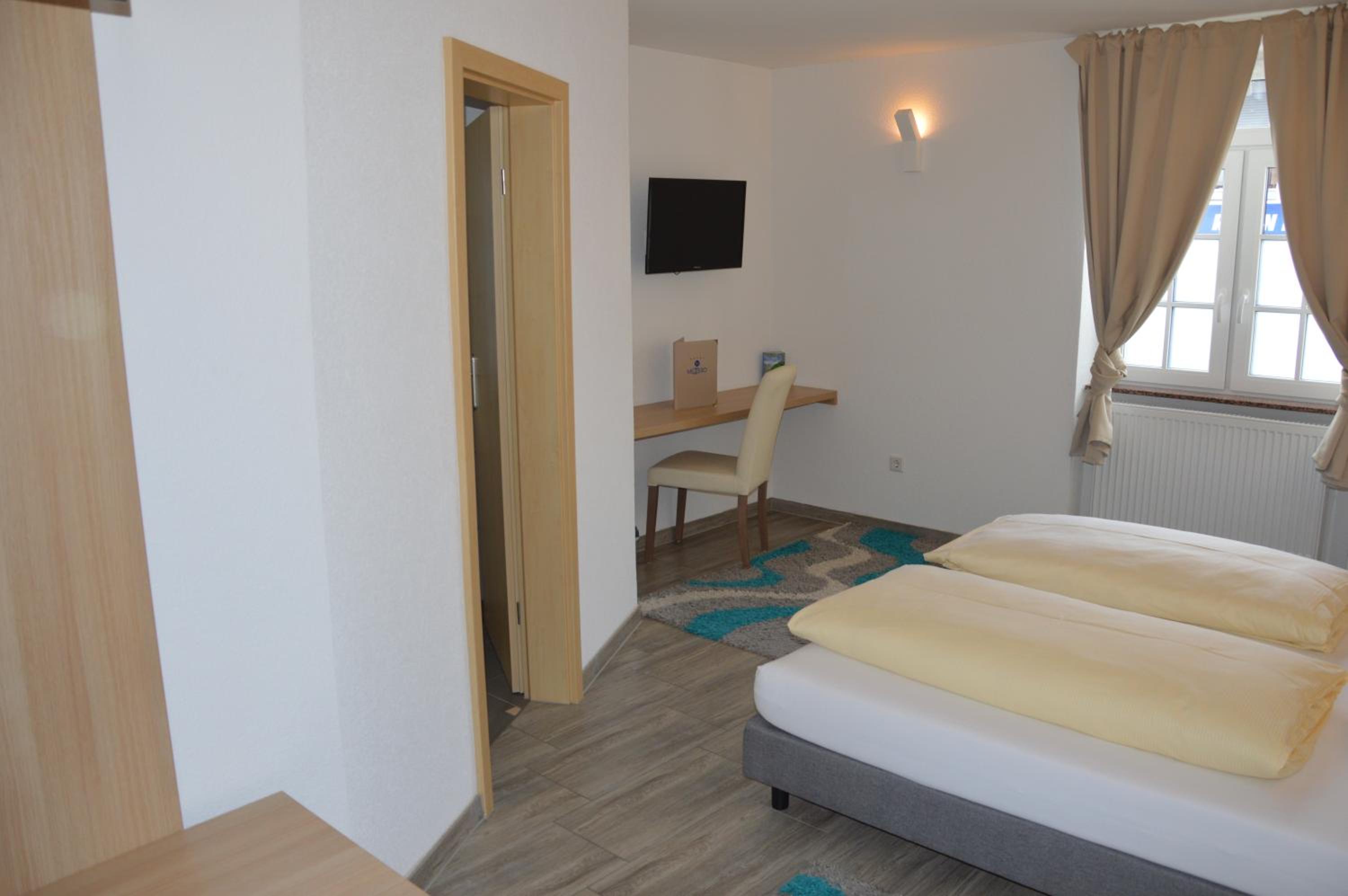 Double Room - Photo 11