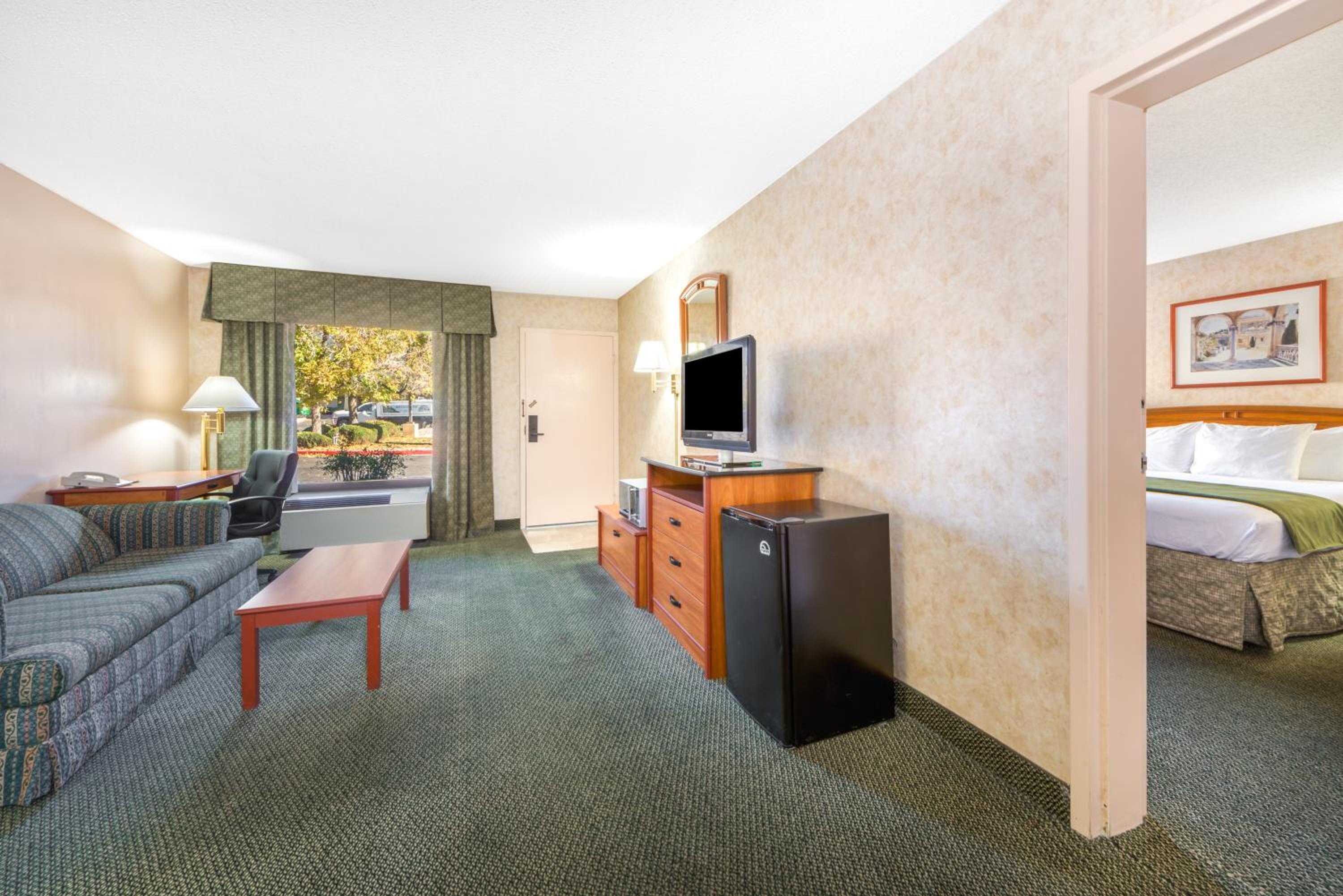 One-Bedroom Suite with Two Double Beds - Non-Smoking - Photo 4