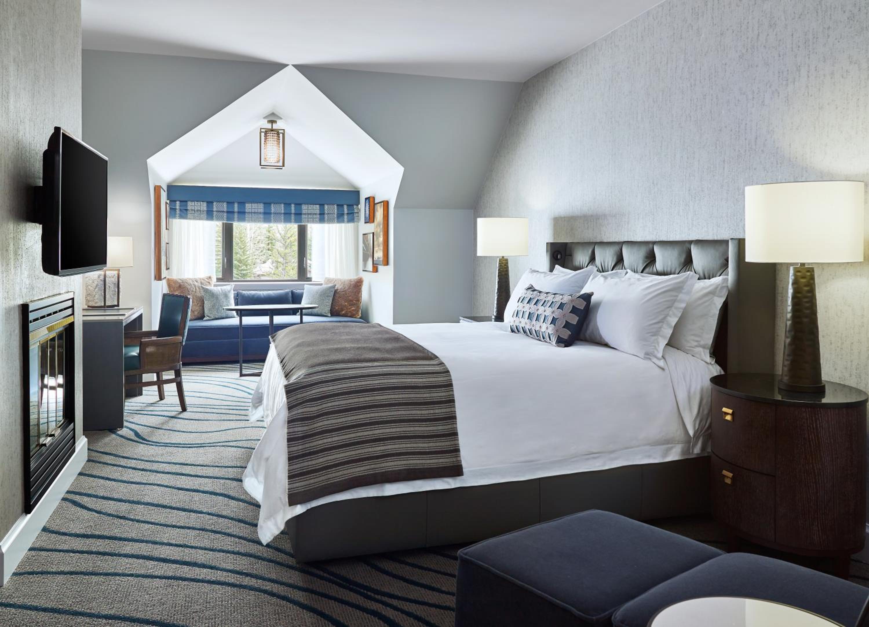 Premium King Room with Mountain View and Fireplace