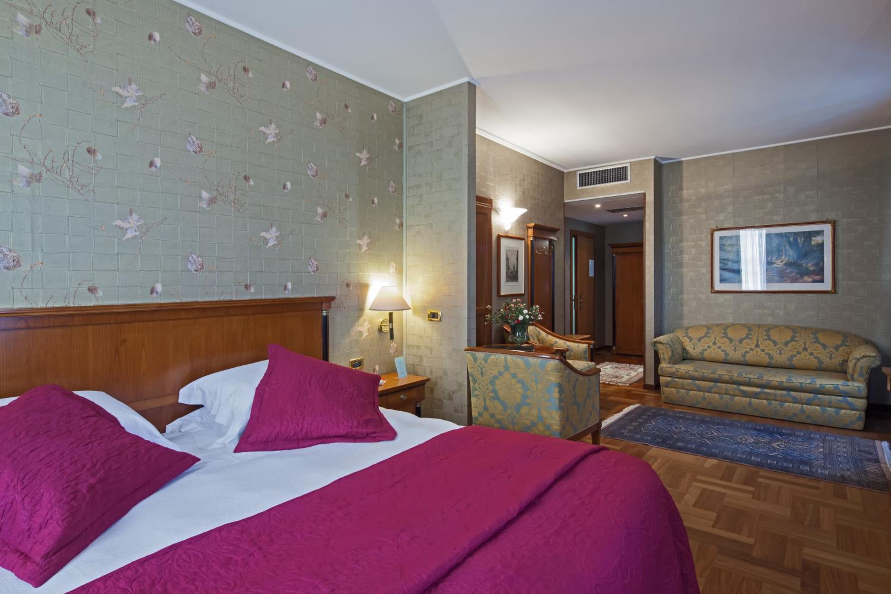 Junior Suite - Photo 11