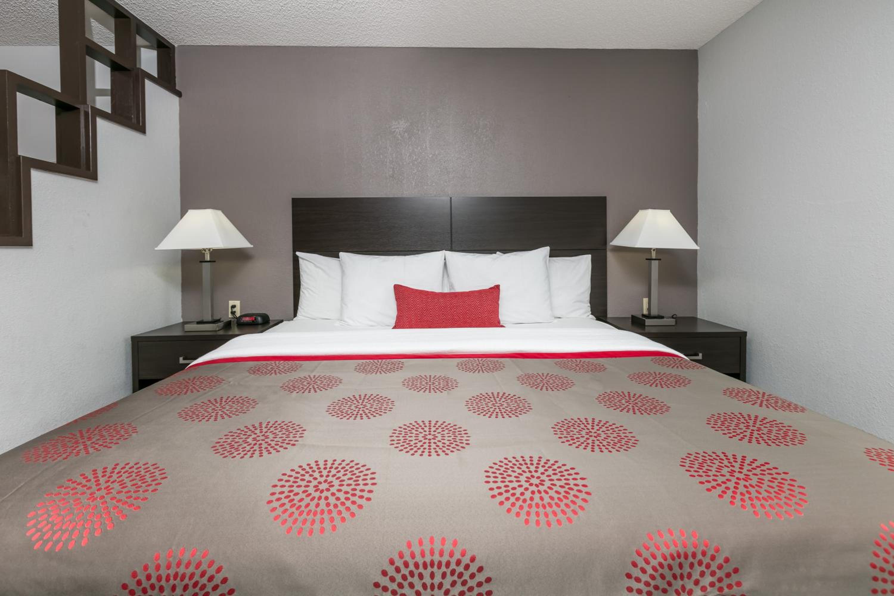 King Suite with Sofa Bed - Non-Smoking photo 1
