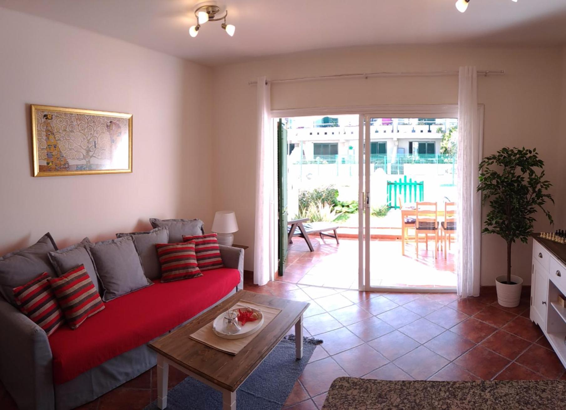 Apartment with Pool View 