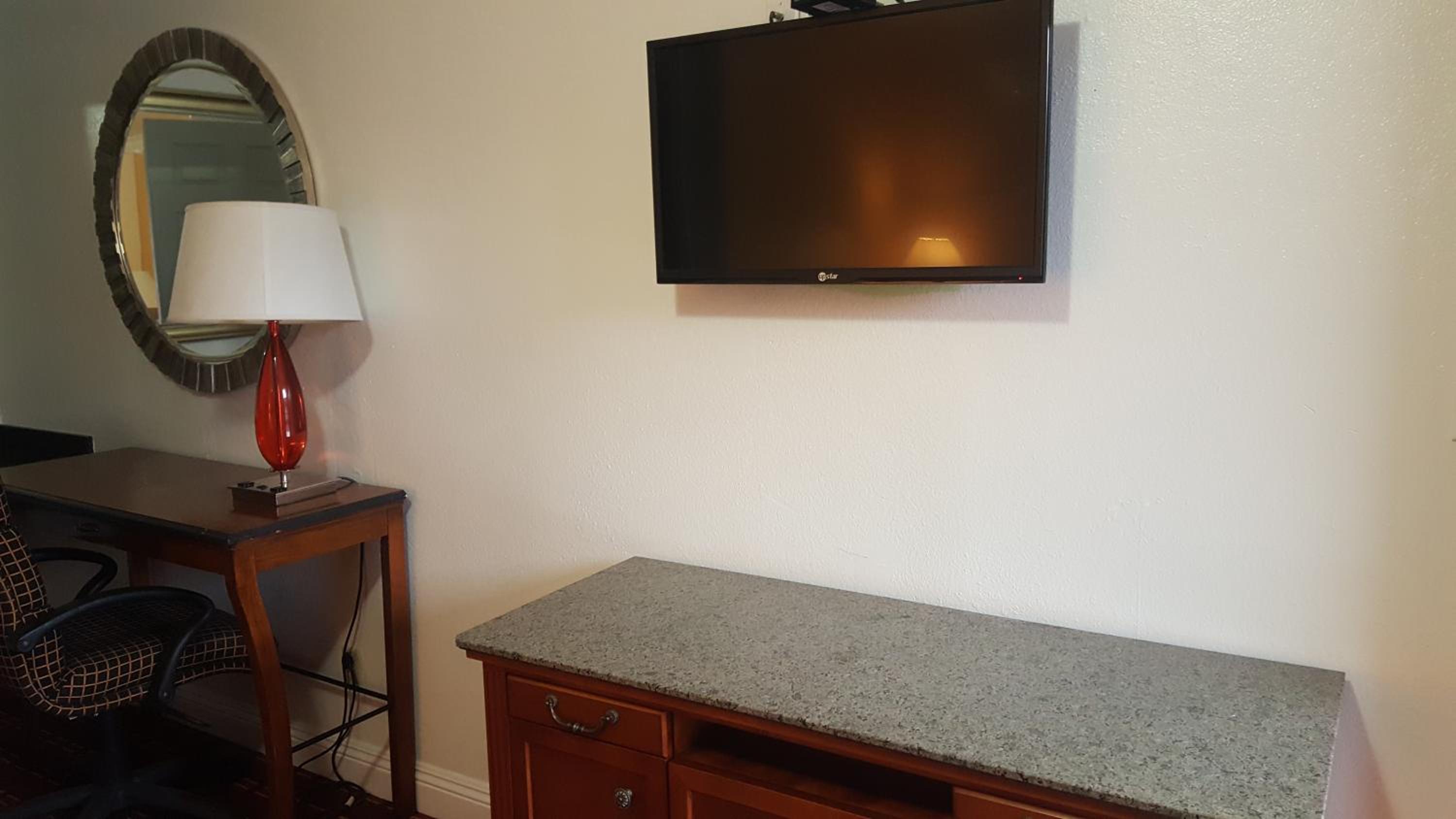 Single Room - Disability Access photo 3