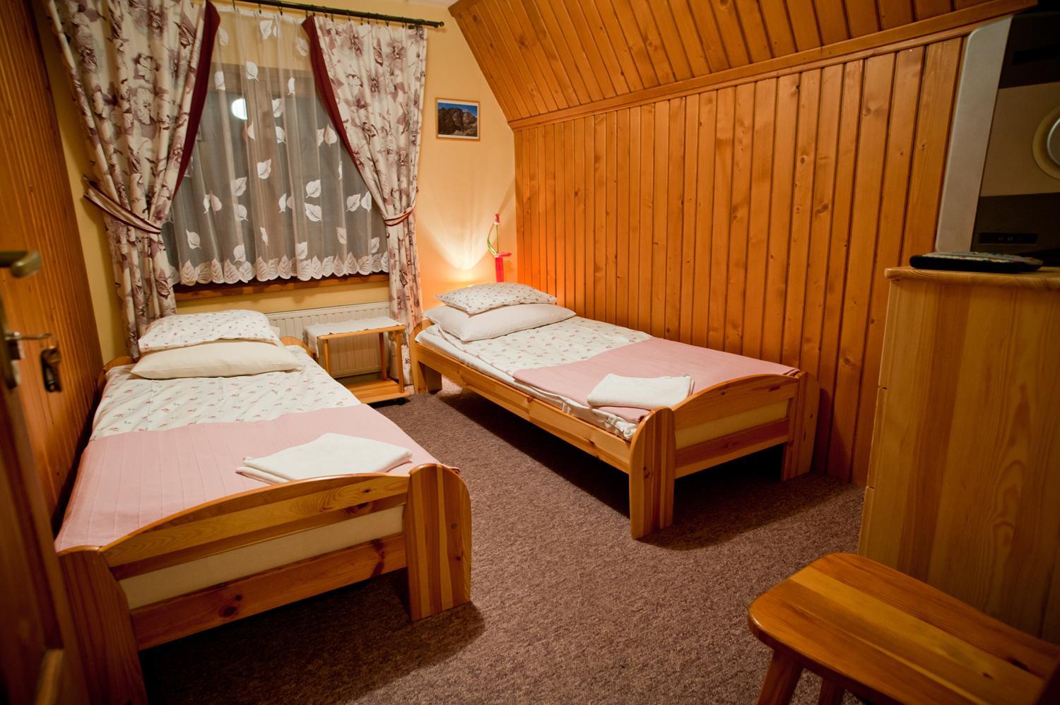 Twin Room with Private External Bathroom - Photo 5