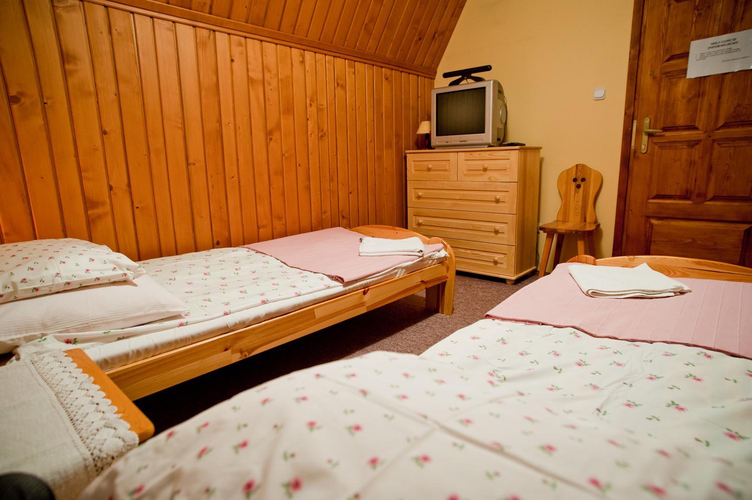 Twin Room with Private External Bathroom - Photo 4
