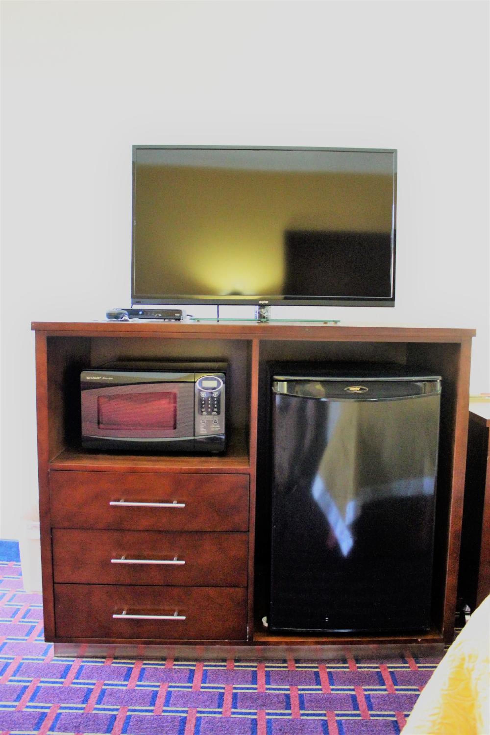Queen Room - Non-Smoking - Photo 1