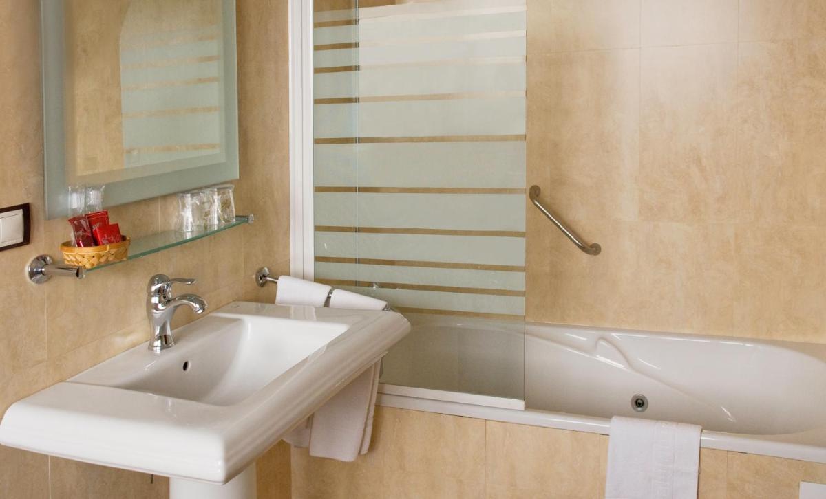 Double Room - Photo 9