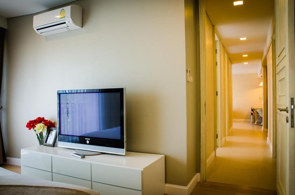 Three-Bedroom Apartment - Photo 44