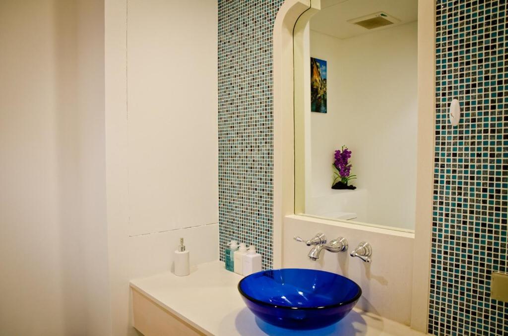 Three-Bedroom Apartment - Photo 11