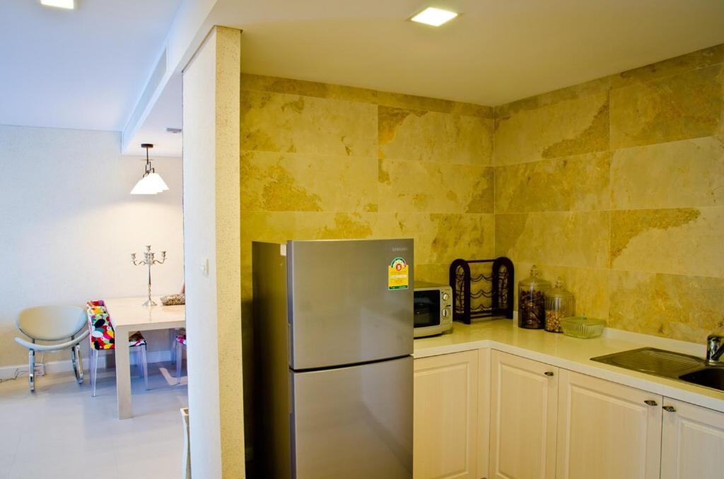 Three-Bedroom Apartment - Photo 6
