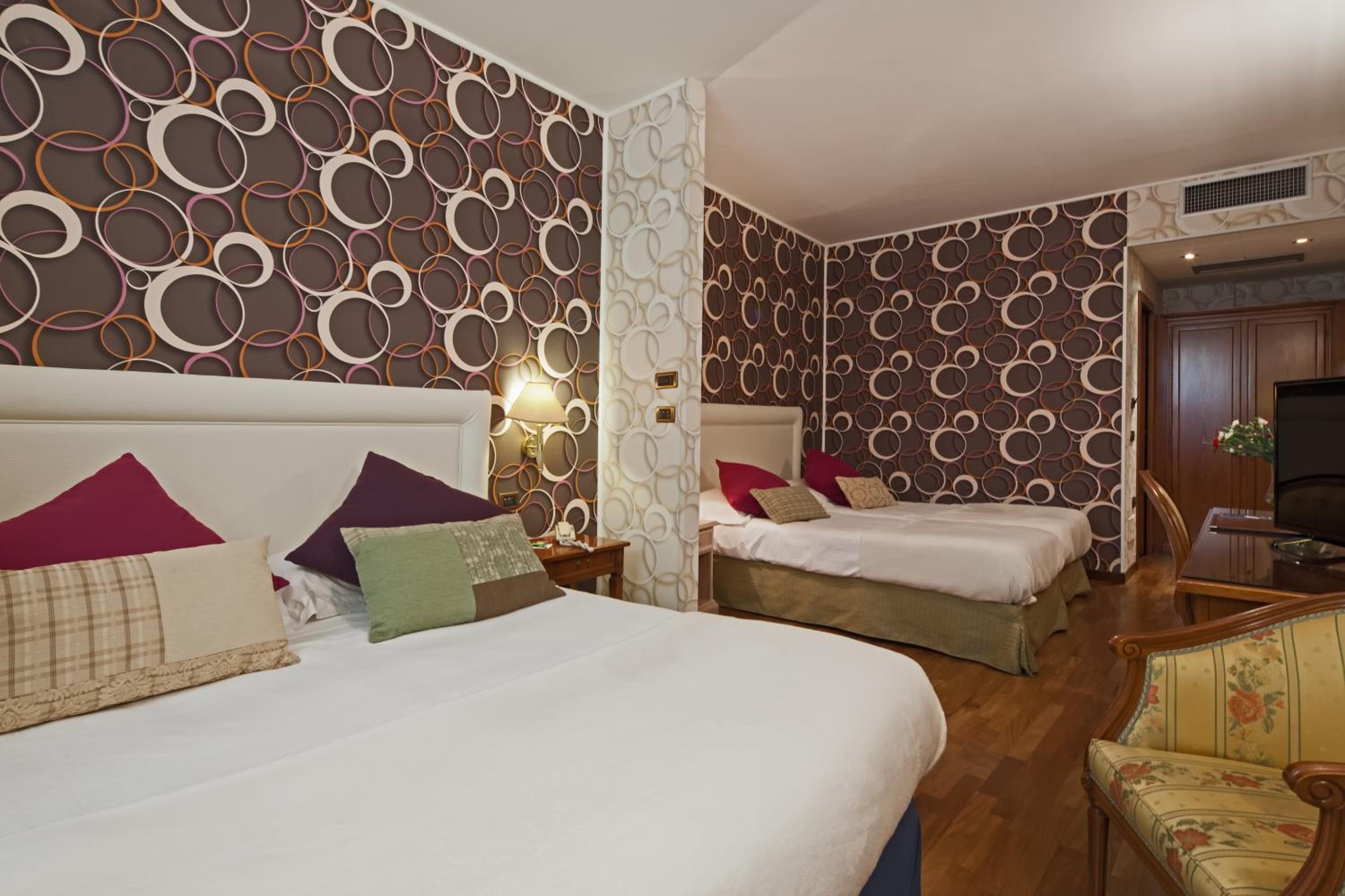 Quadruple Room - Photo 1