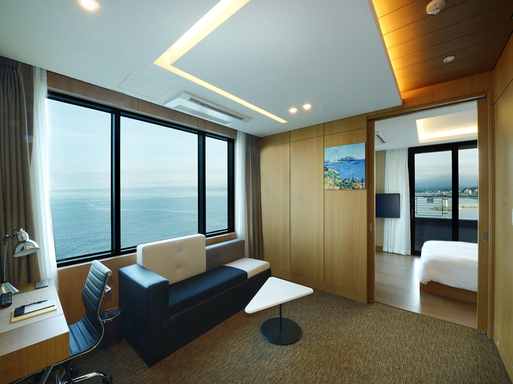 Junior Corner Suite Double (Panorama Ocean View)