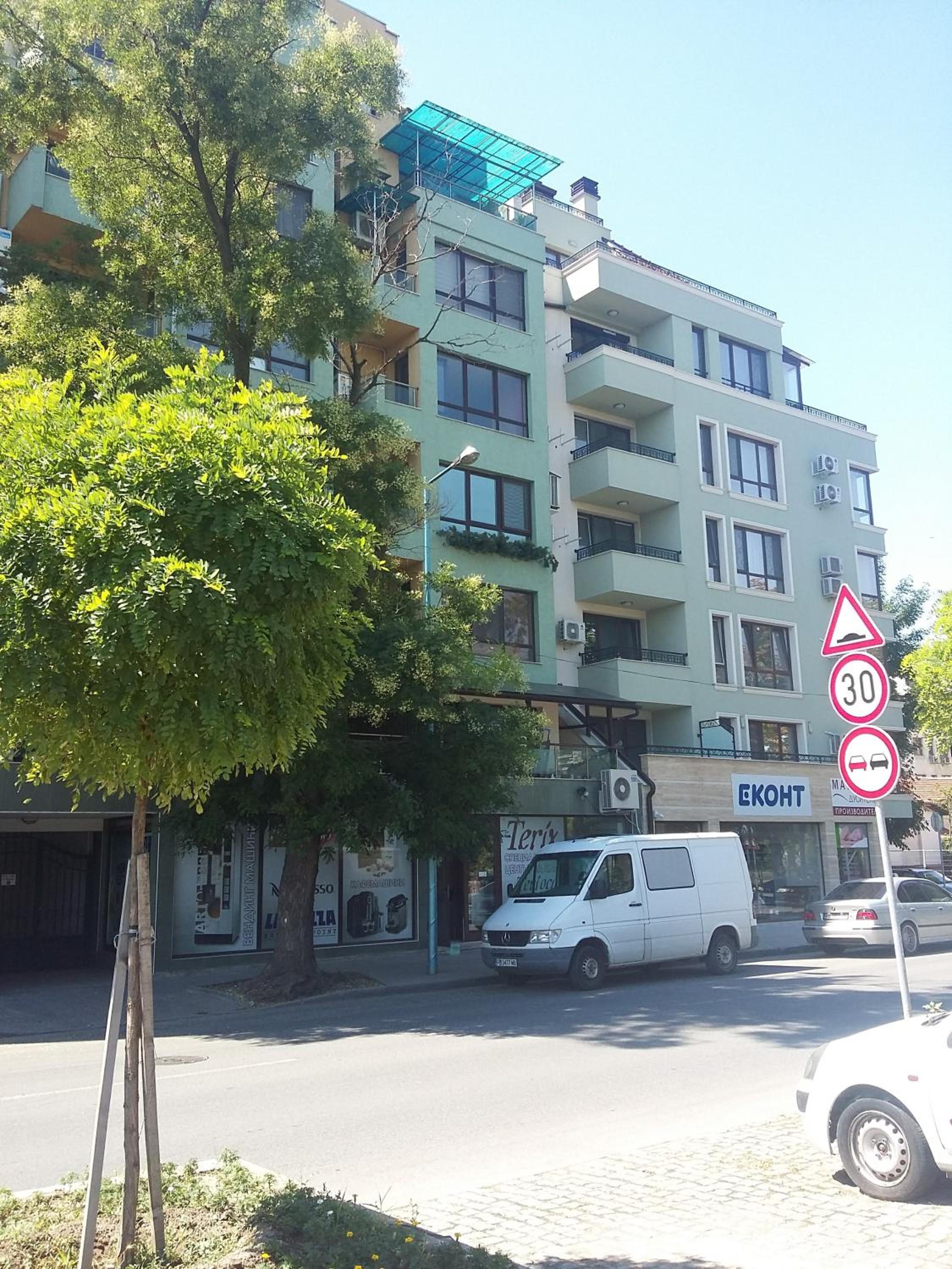 Apartment with Terrace - Photo 3