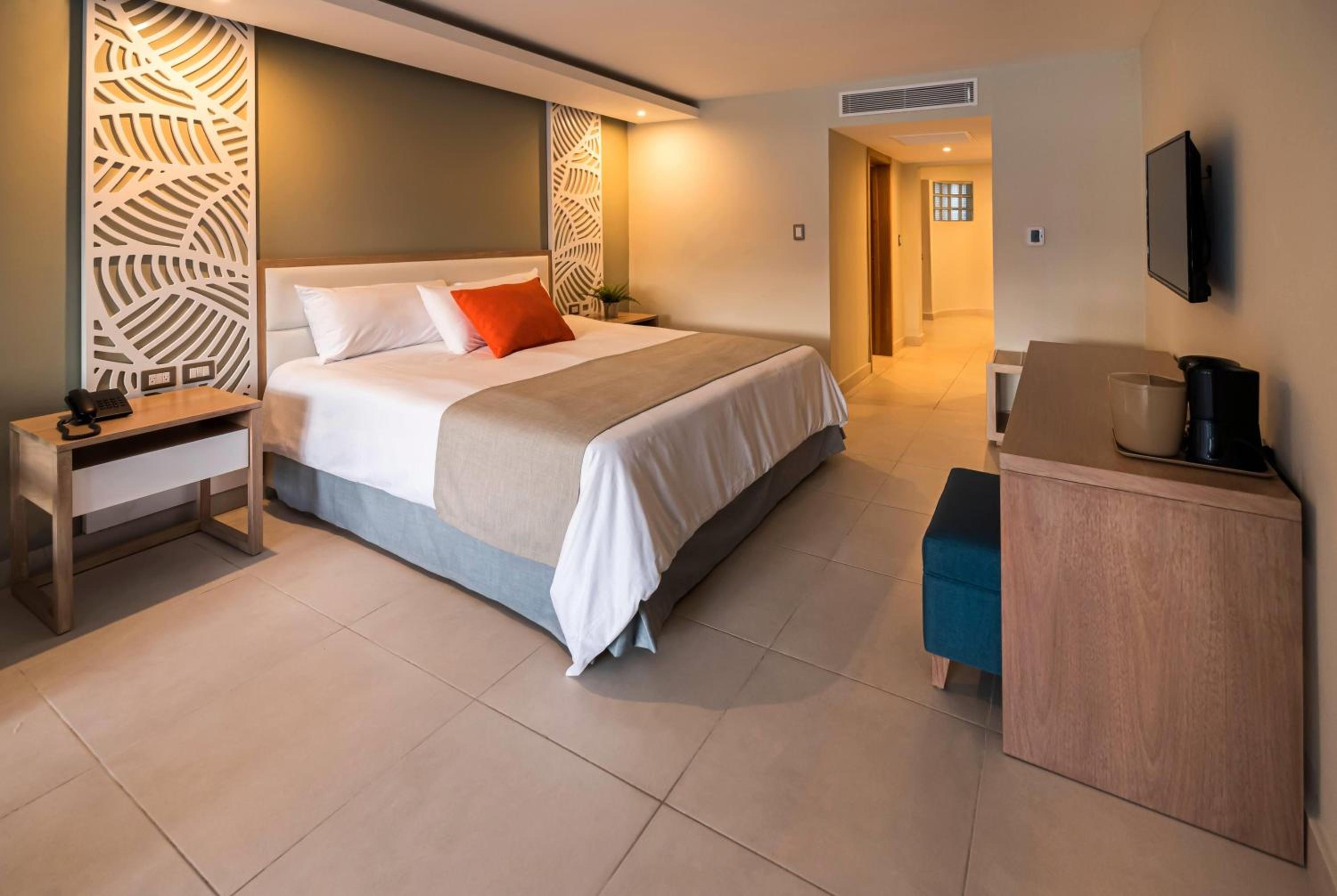 Premium King Room with Garden View - Non-Smoking