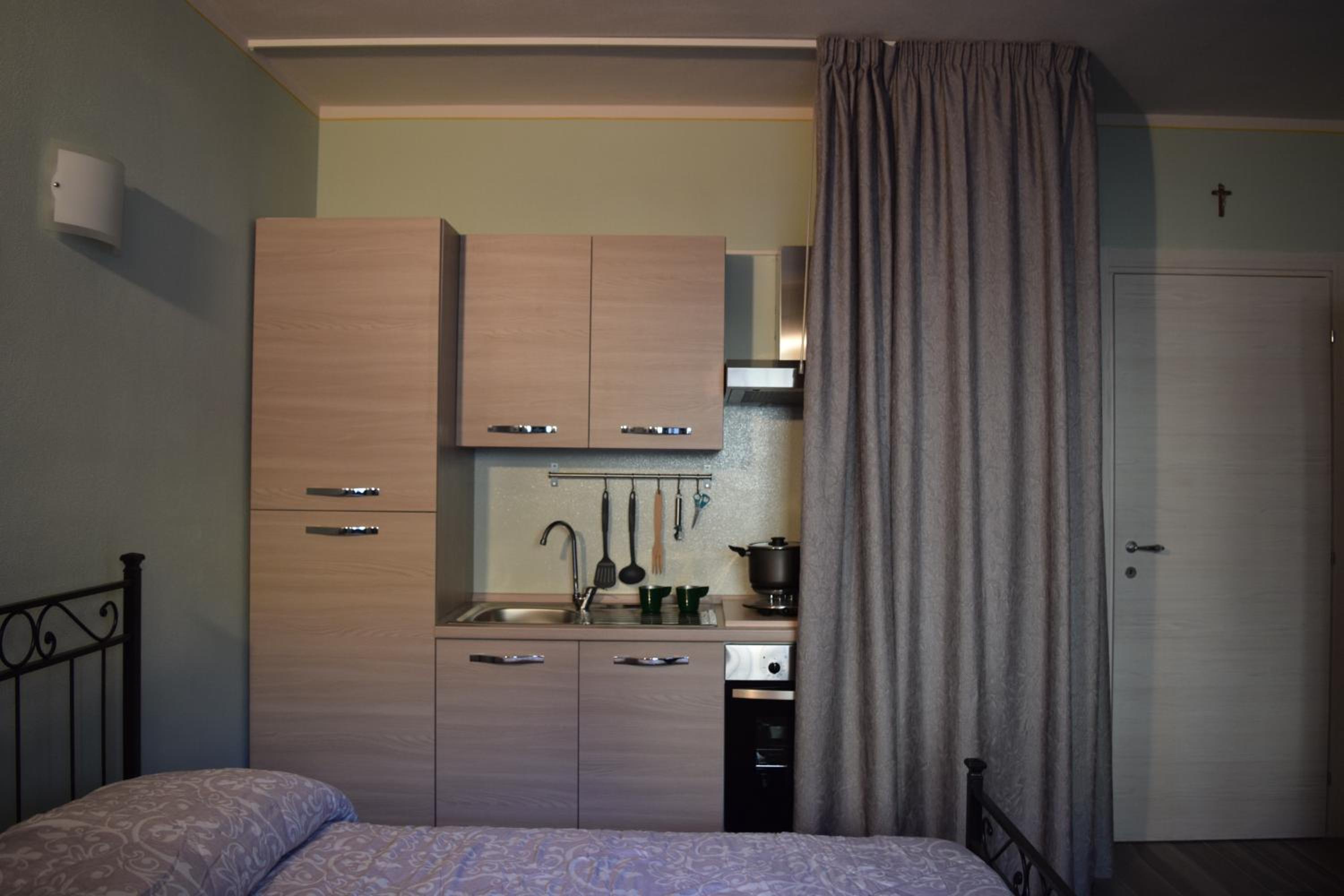 Double Room with Private Bathroom - Photo 6