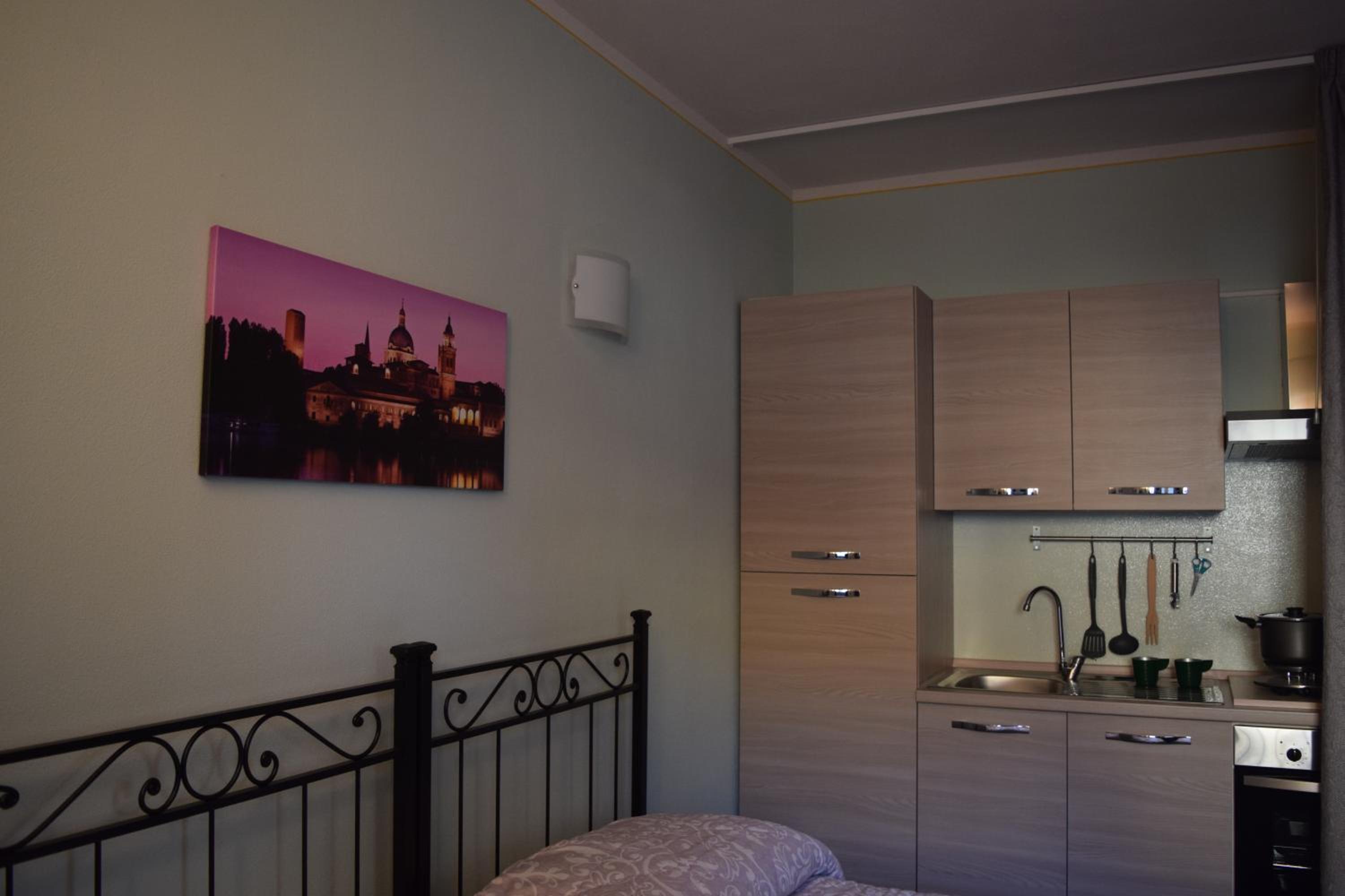 Double Room with Private Bathroom - Photo 8