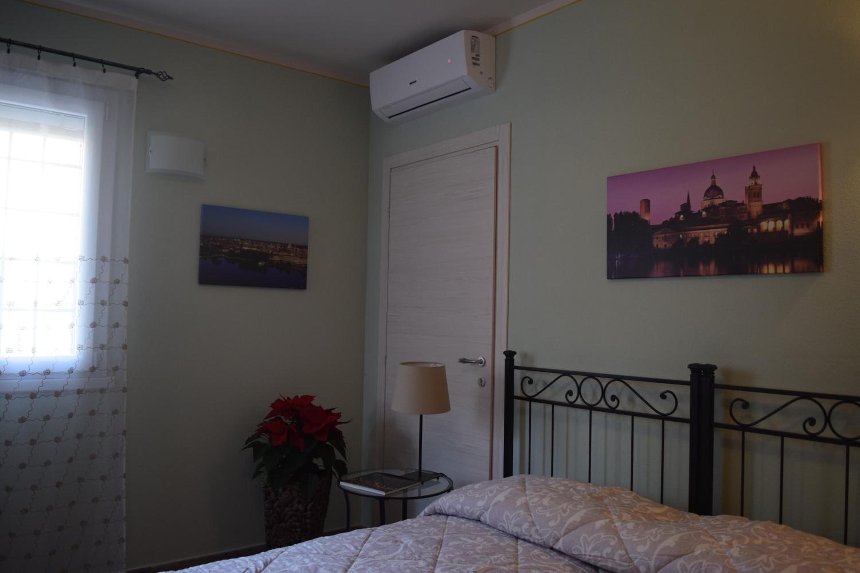 Double Room with Private Bathroom - Photo 3